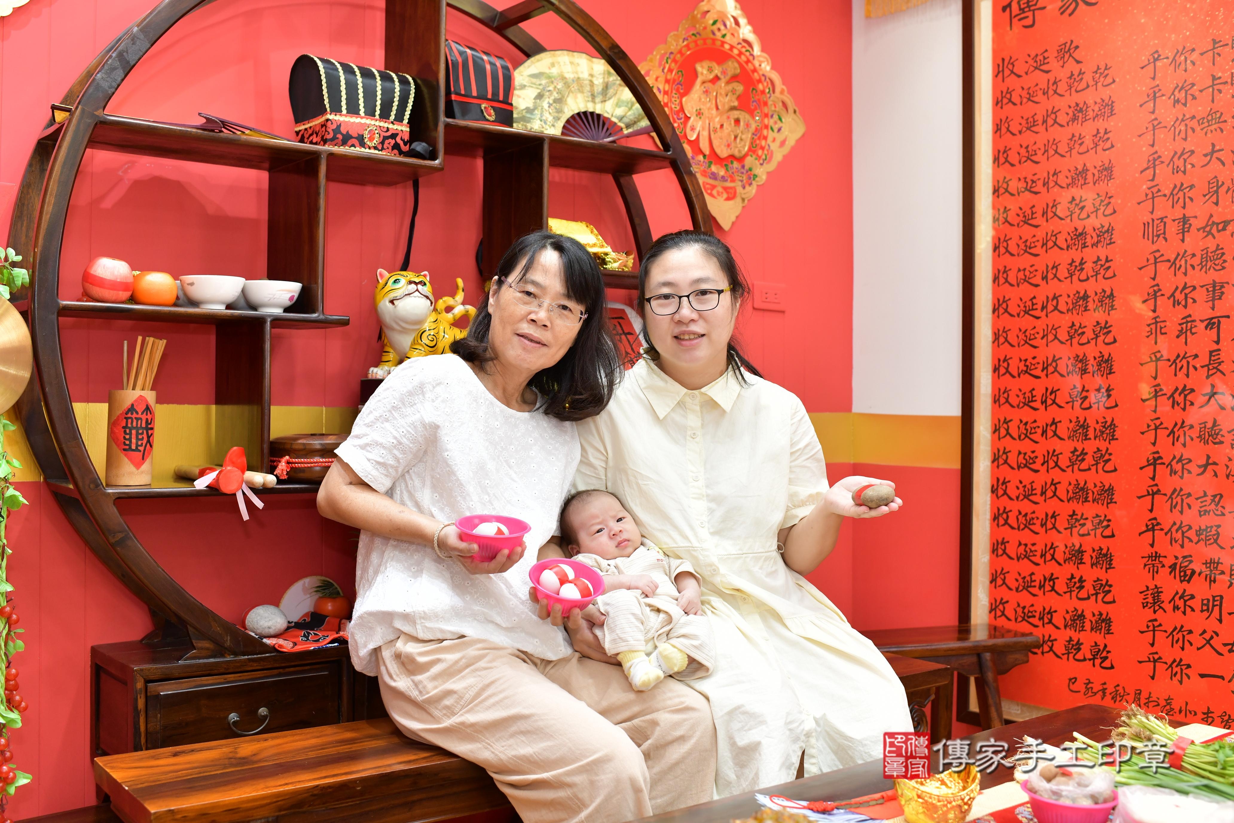 傳家手工印章桃園店、抓周、度脺、美式風會場、傳家嬰兒古禮、吉祥話、抓周道具物品24種、拍照。抓周證書。寶寶抓周、滿周歲、生日快樂、祝福