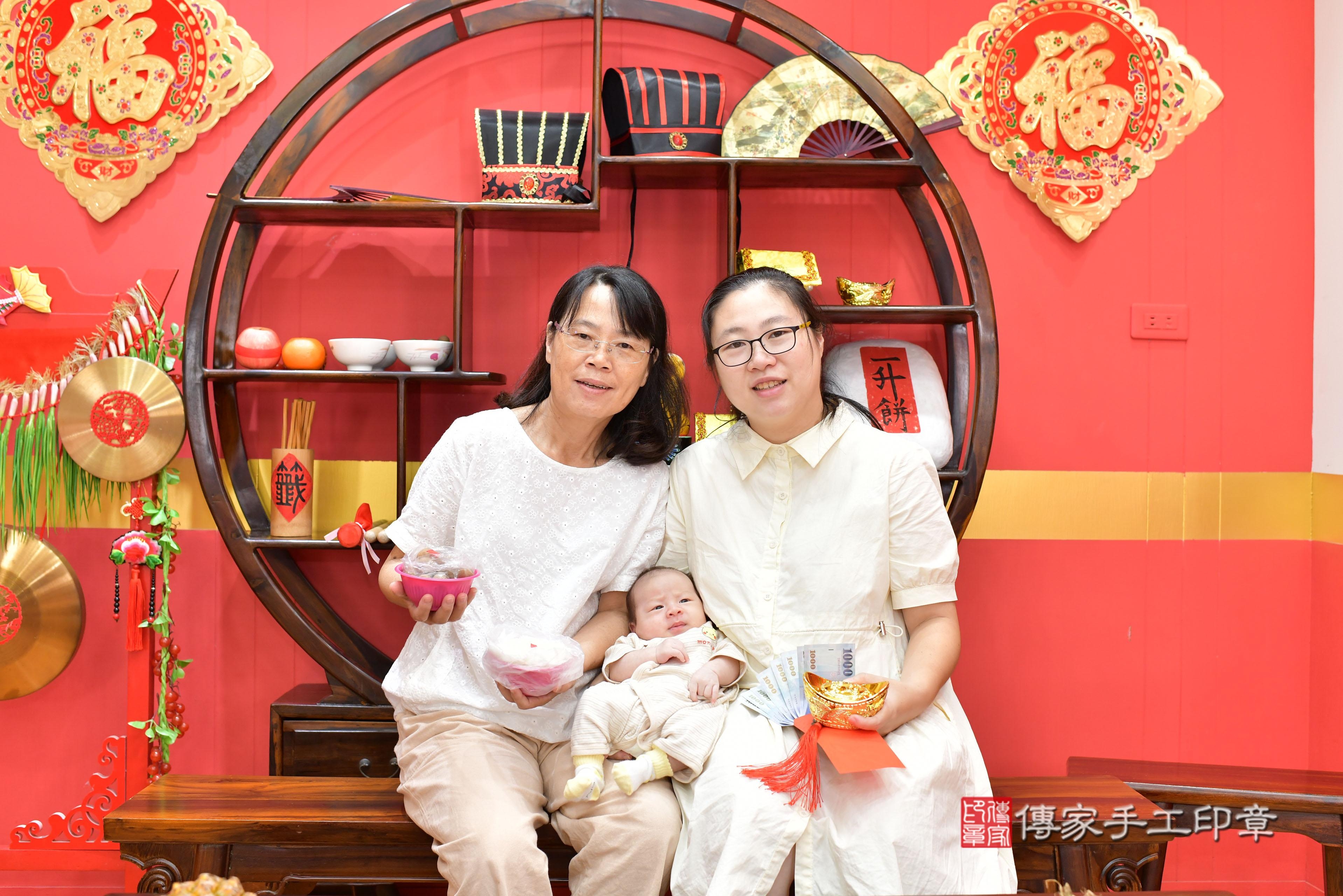 傳家手工印章桃園店、抓周、度脺、美式風會場、傳家嬰兒古禮、吉祥話、抓周道具物品24種、拍照。抓周證書。寶寶抓周、滿周歲、生日快樂、祝福