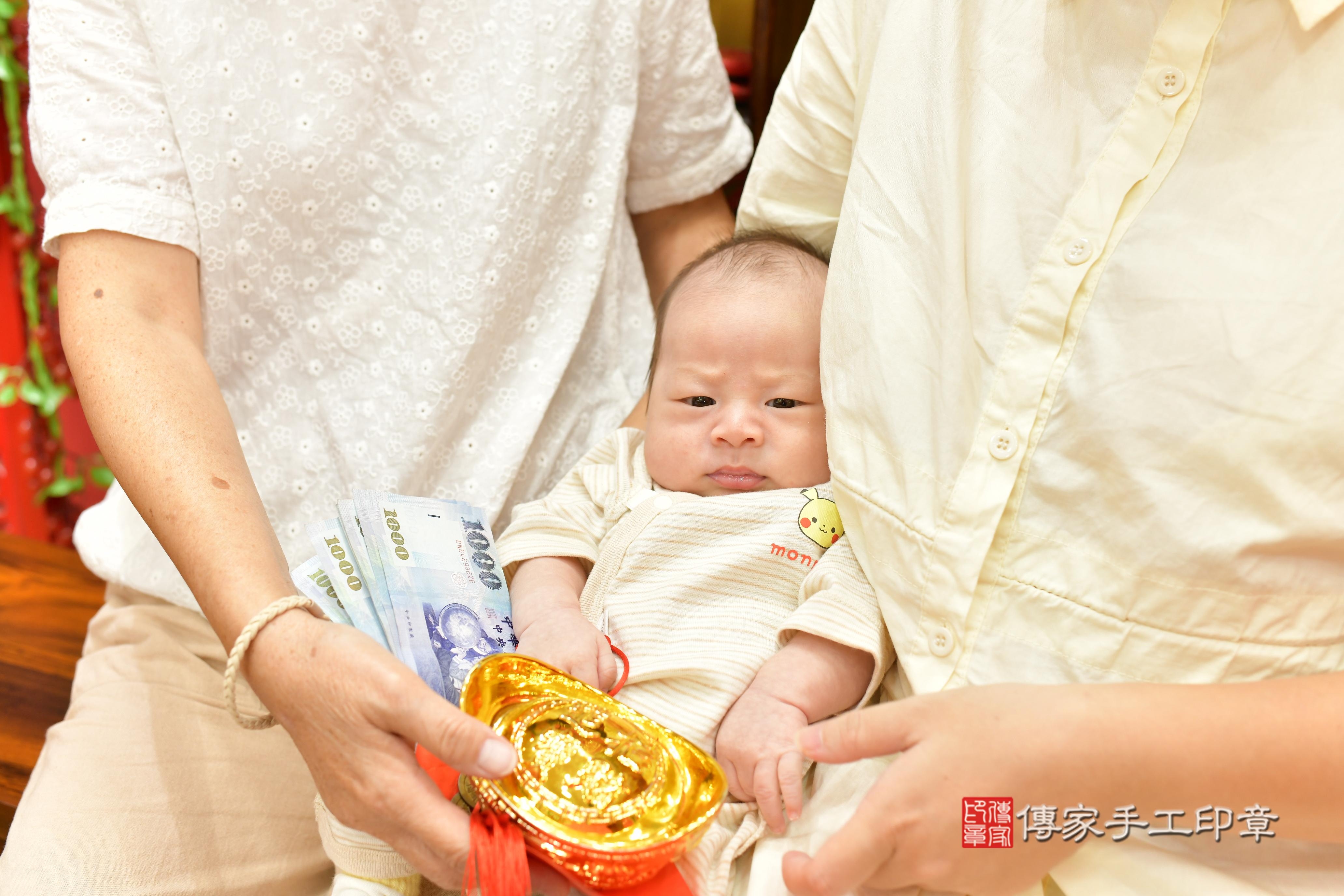 傳家手工印章桃園店、抓周、度脺、美式風會場、傳家嬰兒古禮、吉祥話、抓周道具物品24種、拍照。抓周證書。寶寶抓周、滿周歲、生日快樂、祝福