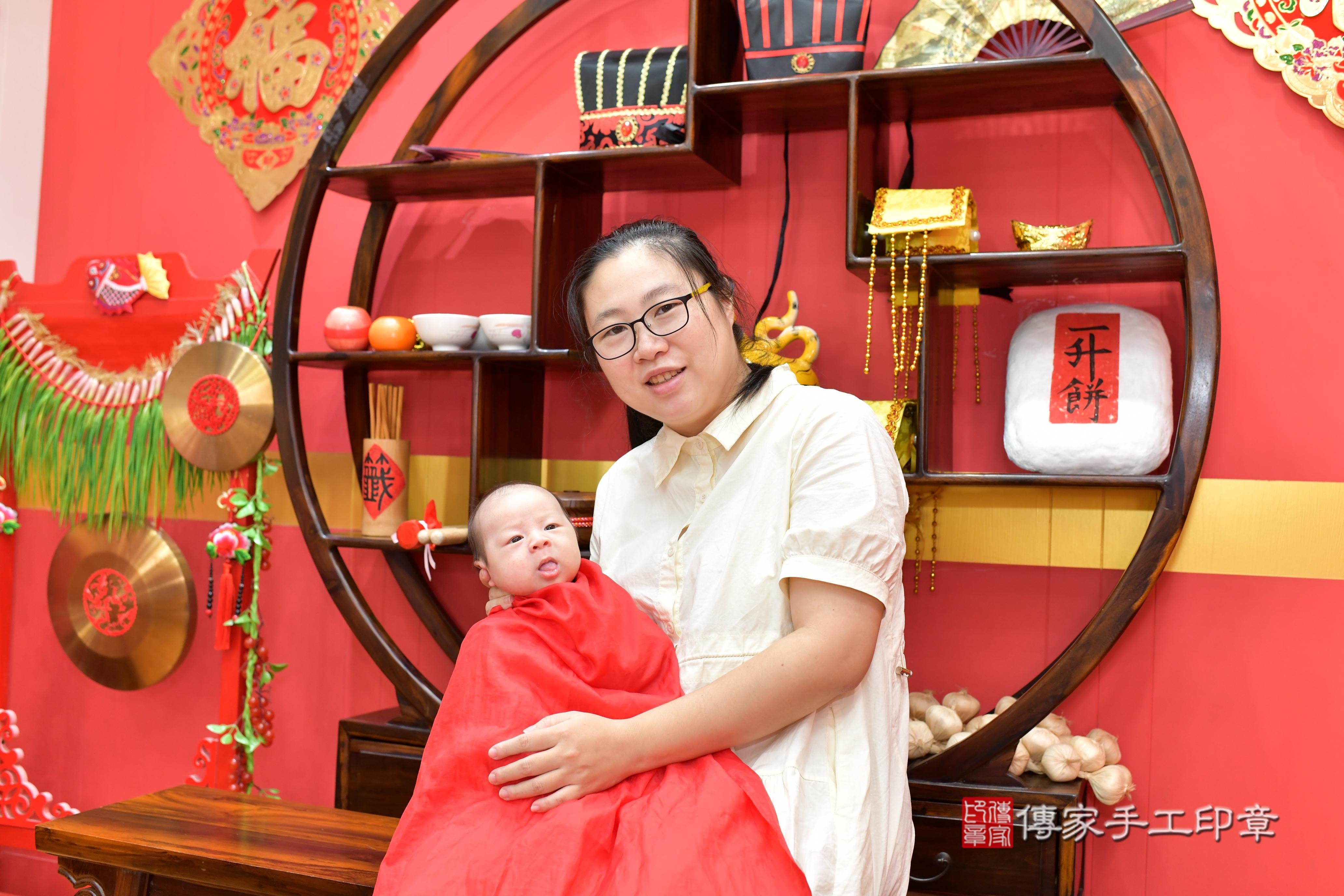 傳家手工印章桃園店、抓周、度脺、美式風會場、傳家嬰兒古禮、吉祥話、抓周道具物品24種、拍照。抓周證書。寶寶抓周、滿周歲、生日快樂、祝福