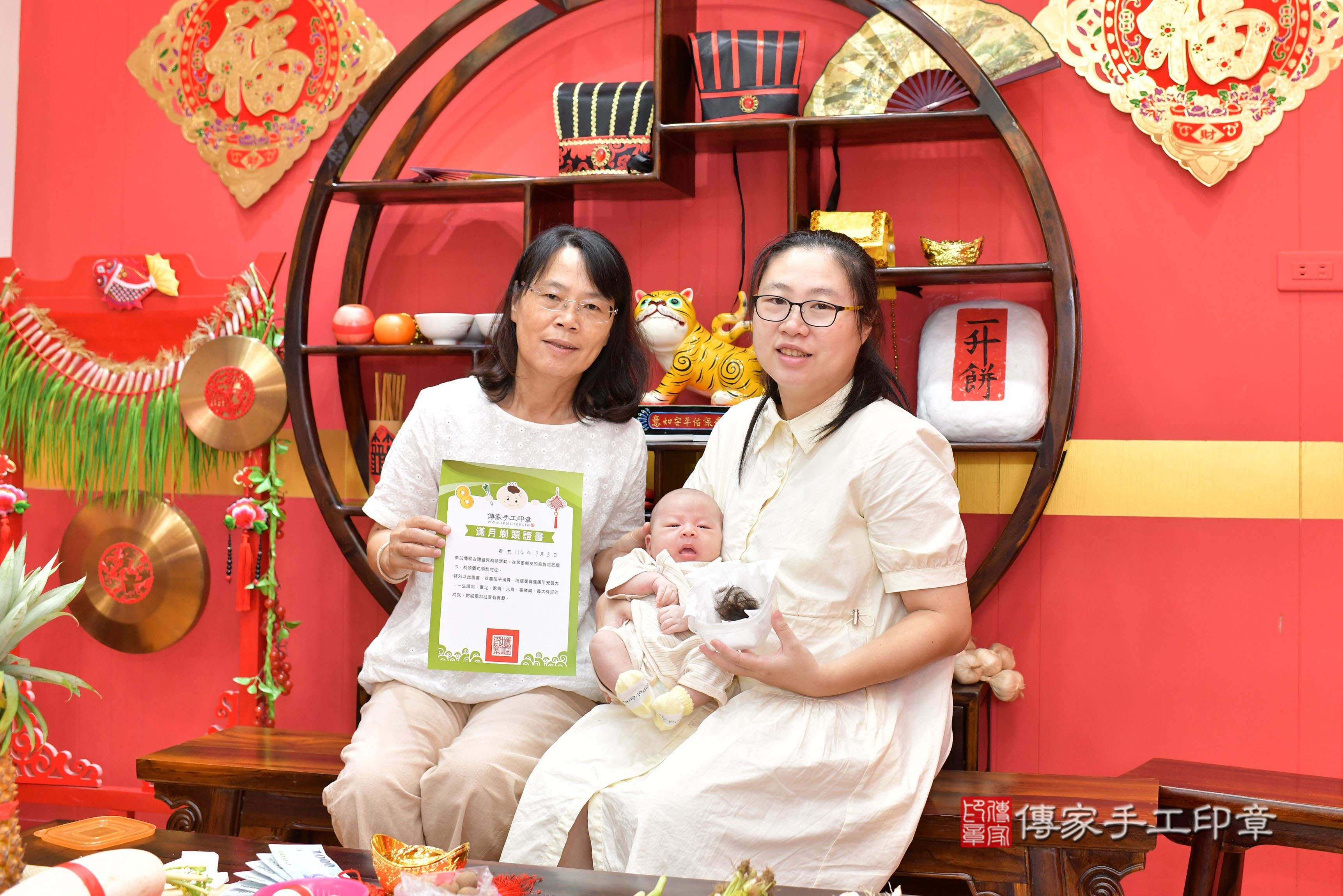傳家手工印章桃園店、抓周、度脺、美式風會場、傳家嬰兒古禮、吉祥話、抓周道具物品24種、拍照。抓周證書。寶寶抓周、滿周歲、生日快樂、祝福