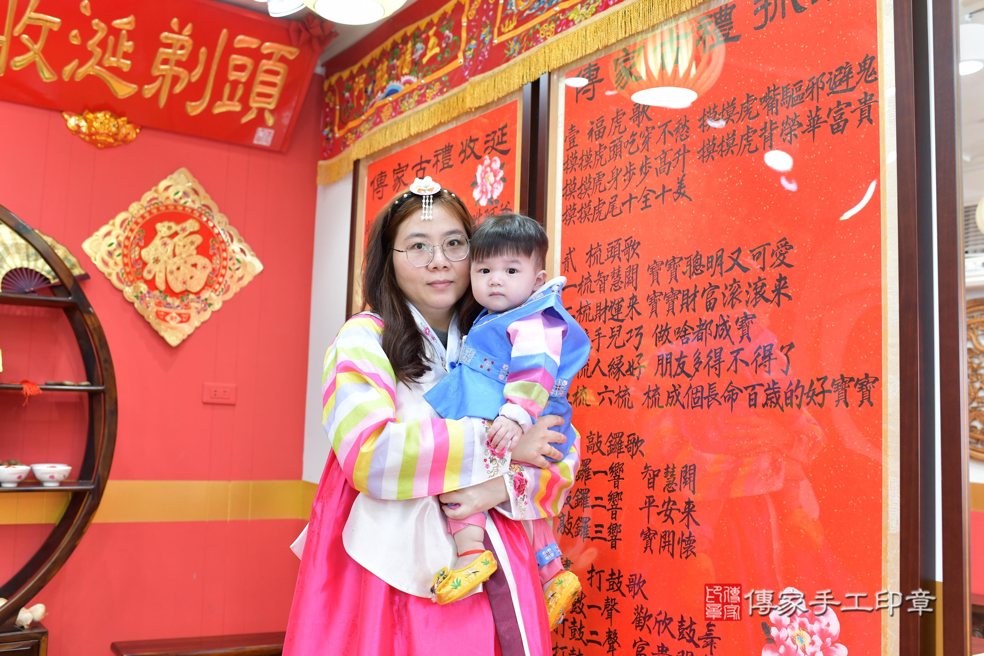傳家手工印章桃園店、抓周、度脺、美式風會場、傳家嬰兒古禮、吉祥話、抓周道具物品24種、拍照。抓周證書。寶寶抓周、滿周歲、生日快樂、祝福