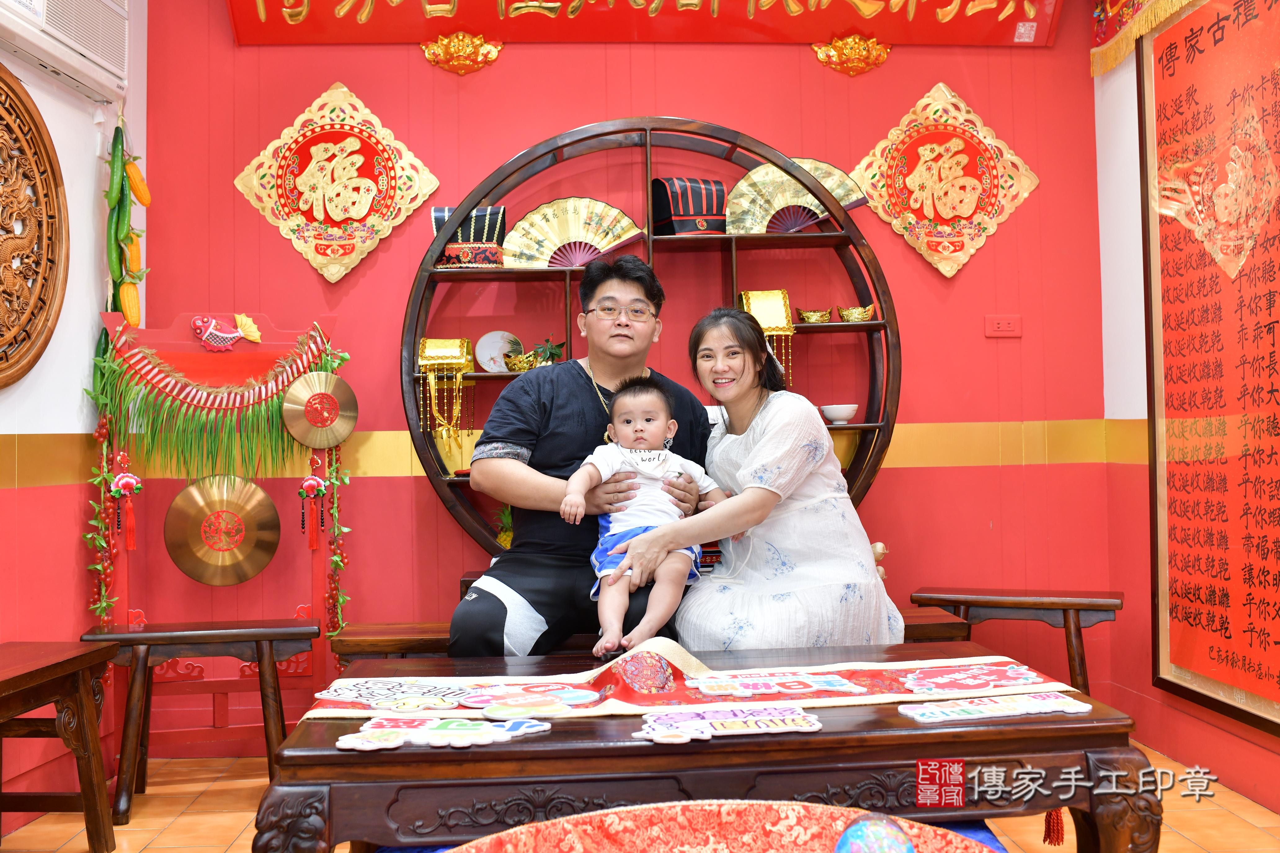 傳家手工印章桃園店、抓周、度脺、美式風會場、傳家嬰兒古禮、吉祥話、抓周道具物品24種、拍照。抓周證書。寶寶抓周、滿周歲、生日快樂、祝福