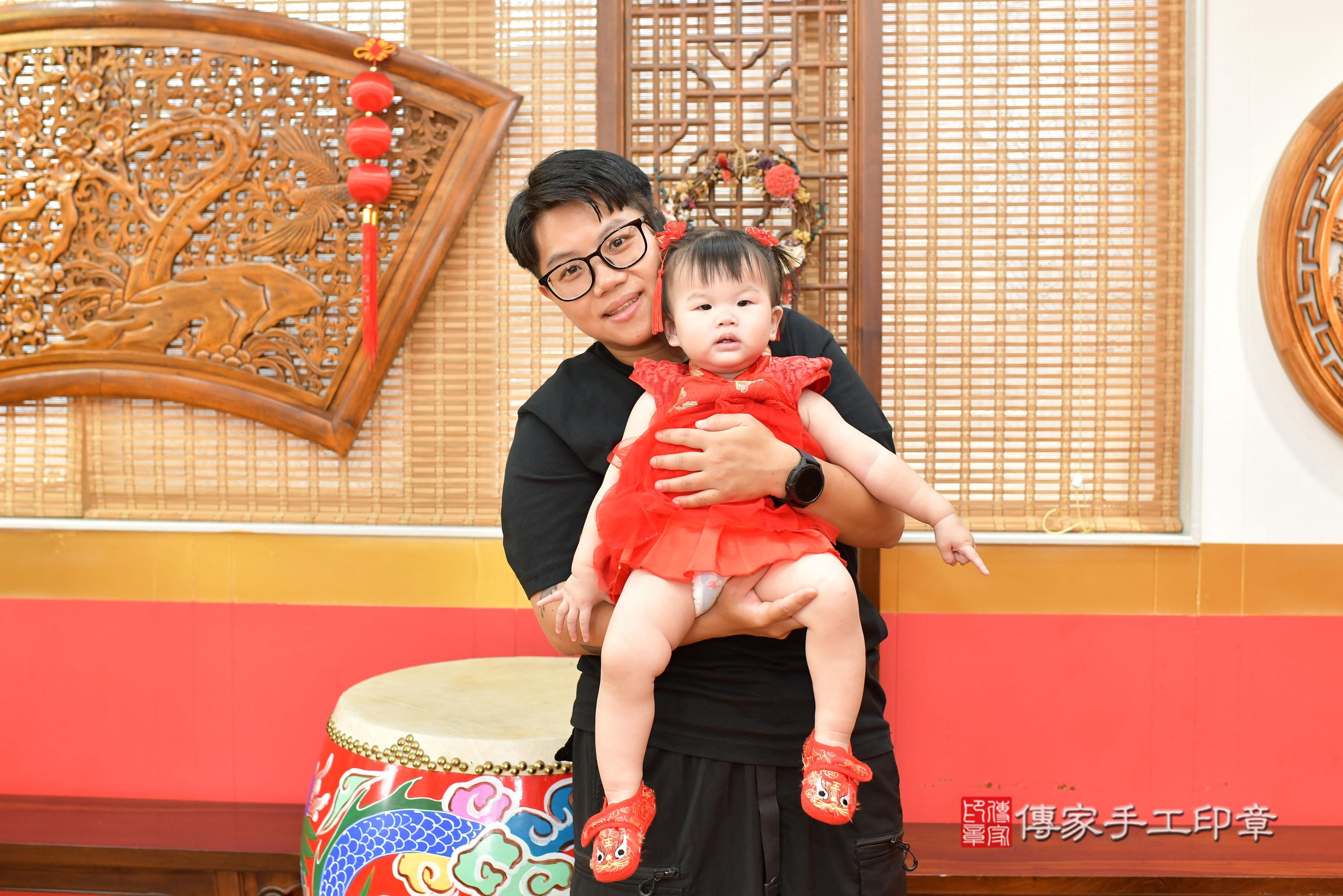 傳家手工印章桃園店、抓周、度脺、美式風會場、傳家嬰兒古禮、吉祥話、抓周道具物品24種、拍照。抓周證書。寶寶抓周、滿周歲、生日快樂、祝福