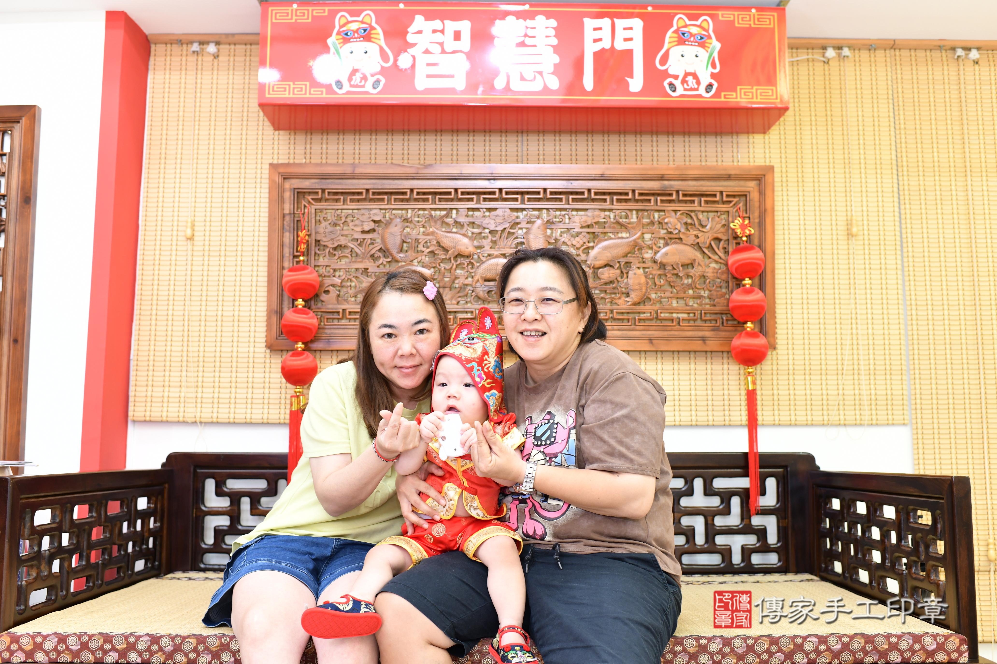 傳家手工印章台南店、抓周、度脺、美式風會場、傳家嬰兒古禮、吉祥話、抓周道具物品24種、拍照。抓周證書。寶寶抓周、滿周歲、生日快樂、祝福