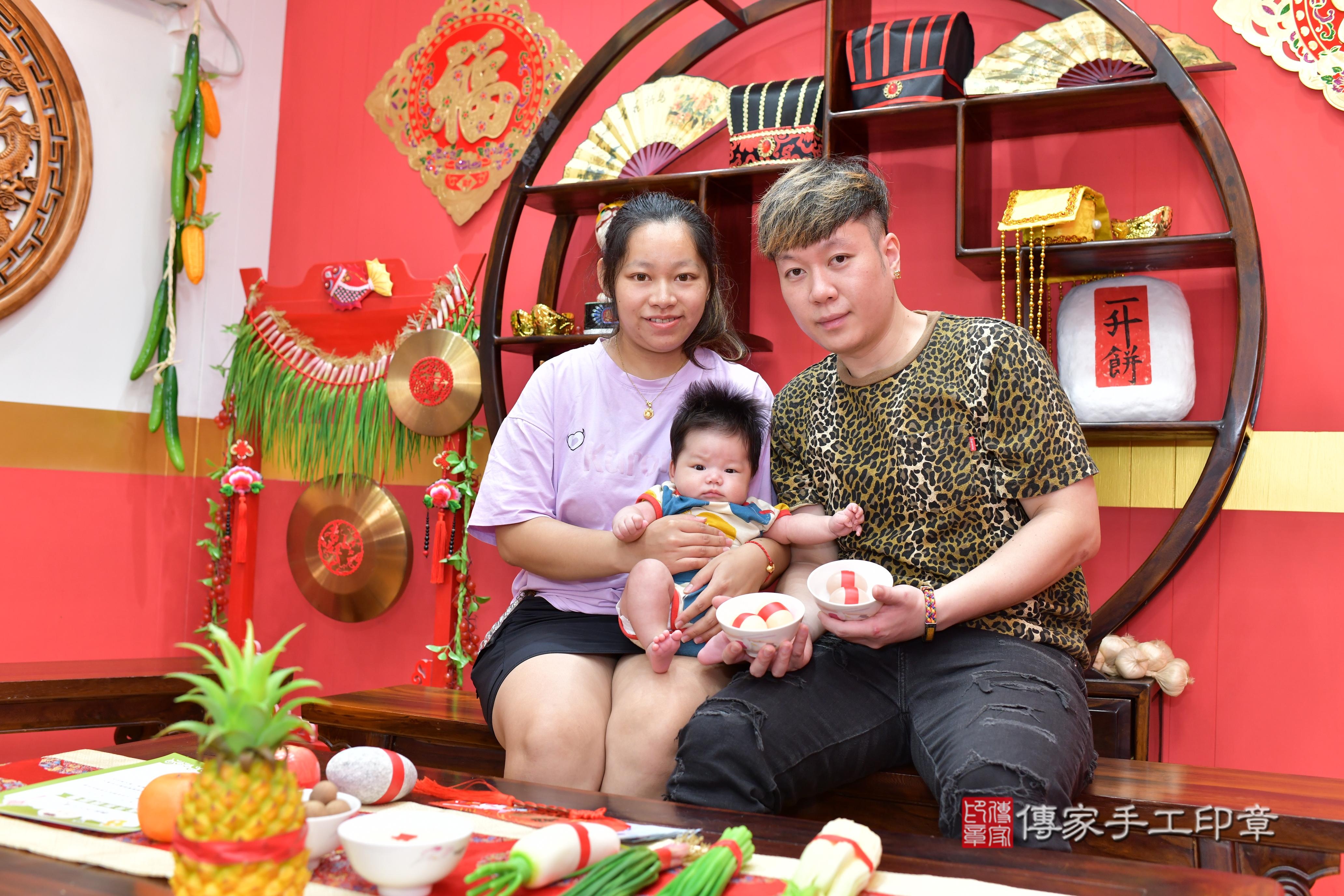 傳家手工印章桃園店、抓周、度脺、美式風會場、傳家嬰兒古禮、吉祥話、抓周道具物品24種、拍照。抓周證書。寶寶抓周、滿周歲、生日快樂、祝福