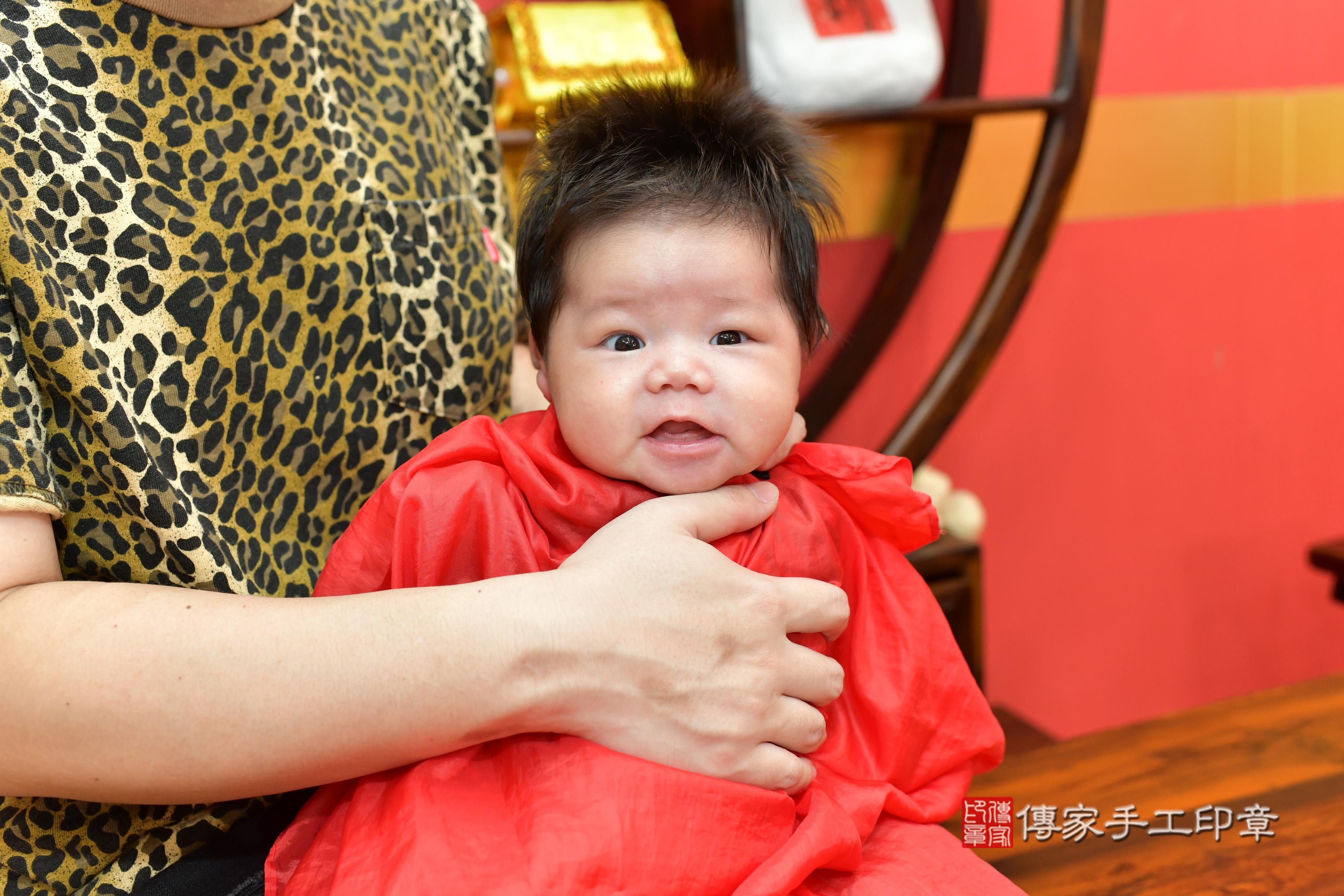 傳家手工印章桃園店、抓周、度脺、美式風會場、傳家嬰兒古禮、吉祥話、抓周道具物品24種、拍照。抓周證書。寶寶抓周、滿周歲、生日快樂、祝福
