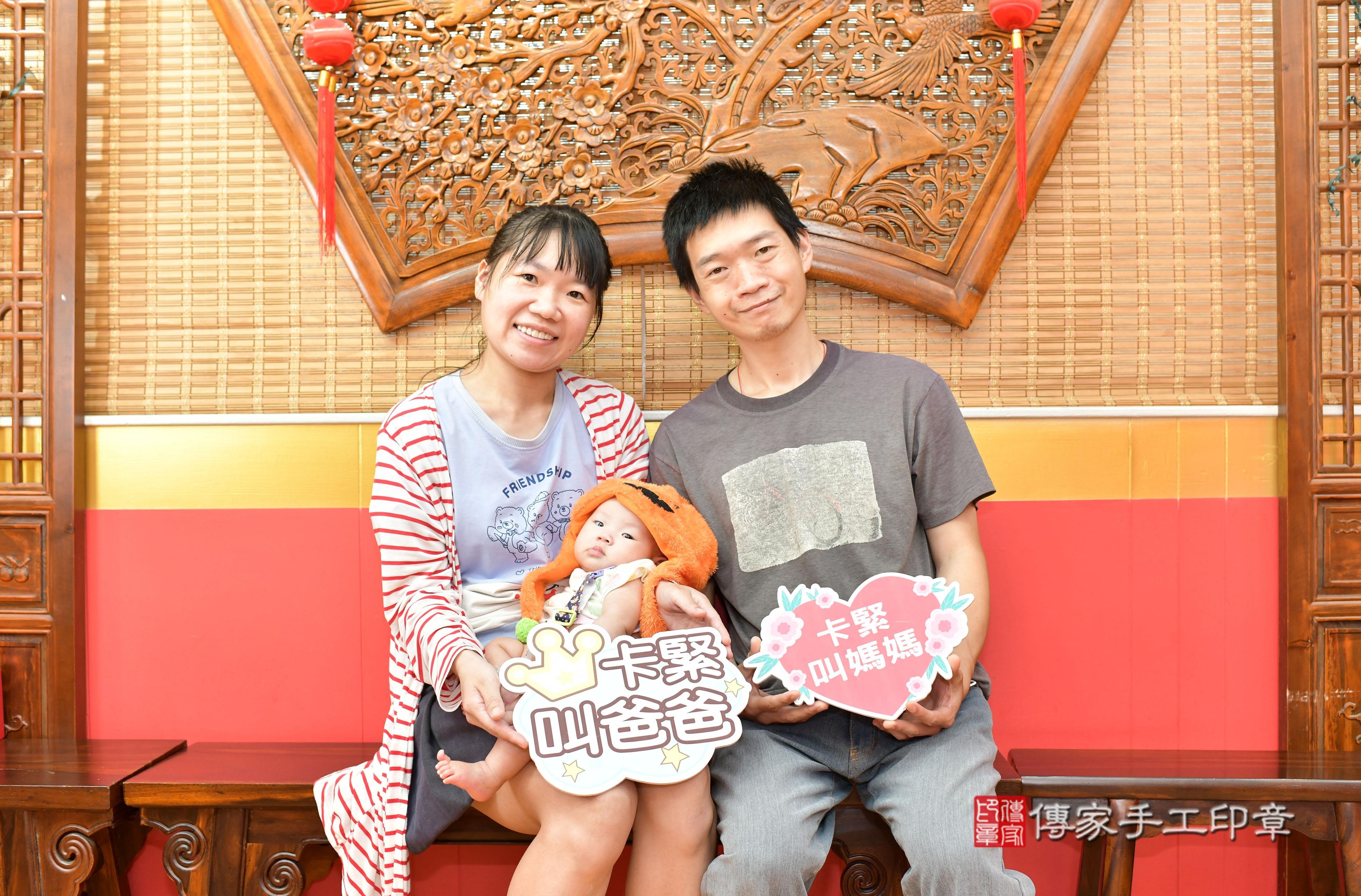 傳家手工印章桃園店、抓周、度脺、美式風會場、傳家嬰兒古禮、吉祥話、抓周道具物品24種、拍照。抓周證書。寶寶抓周、滿周歲、生日快樂、祝福