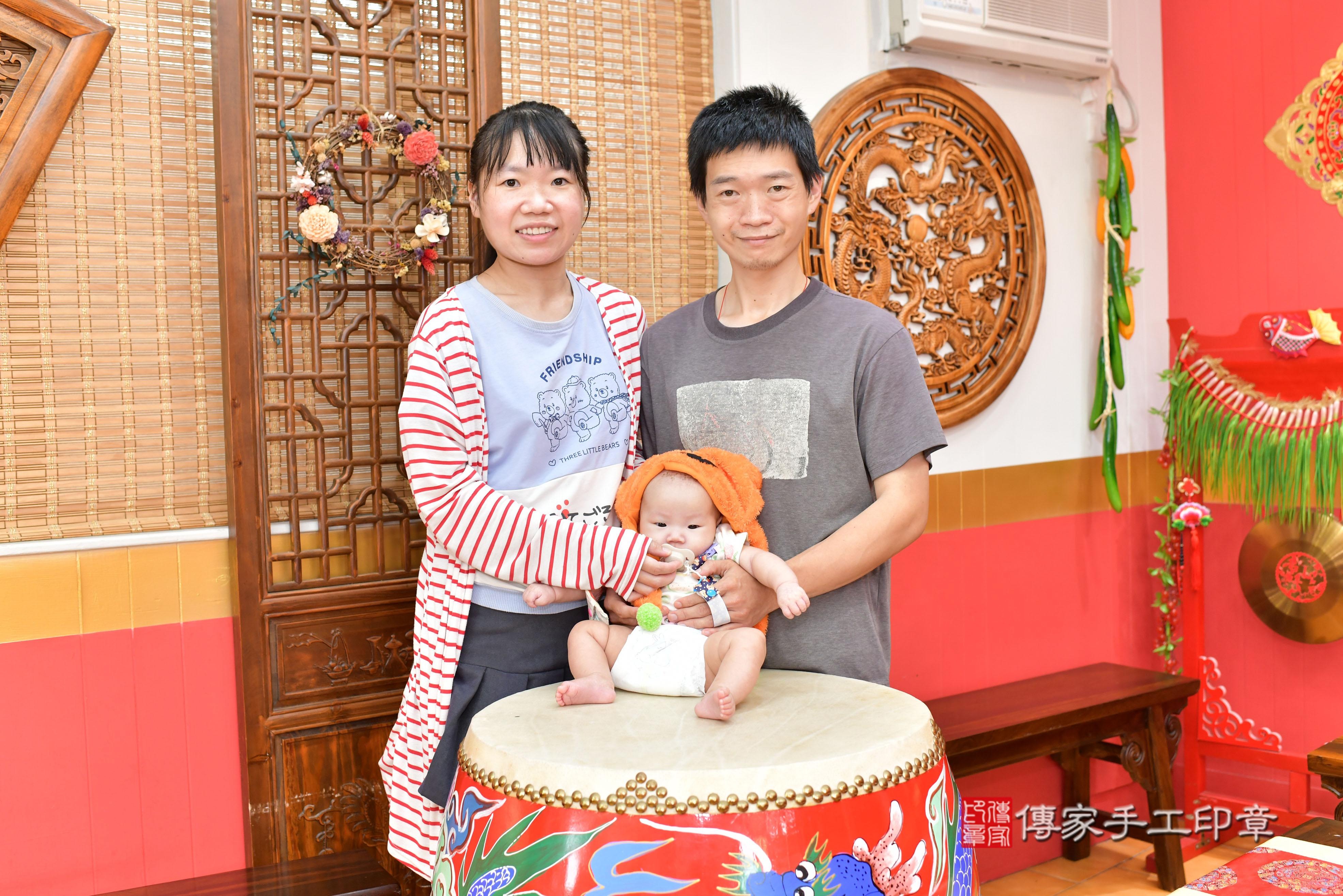 傳家手工印章桃園店、抓周、度脺、美式風會場、傳家嬰兒古禮、吉祥話、抓周道具物品24種、拍照。抓周證書。寶寶抓周、滿周歲、生日快樂、祝福