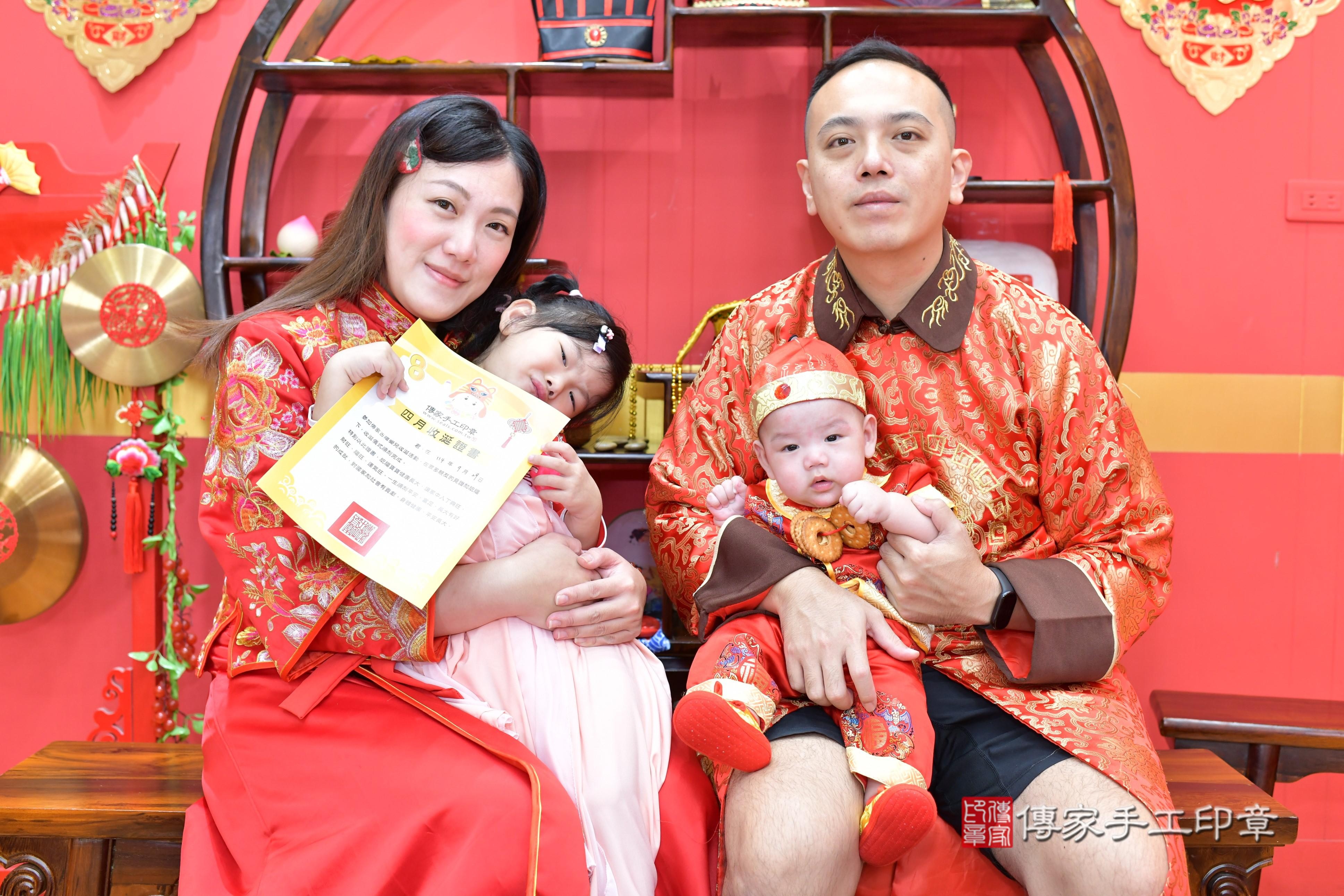 傳家手工印章桃園店、抓周、度脺、美式風會場、傳家嬰兒古禮、吉祥話、抓周道具物品24種、拍照。抓周證書。寶寶抓周、滿周歲、生日快樂、祝福