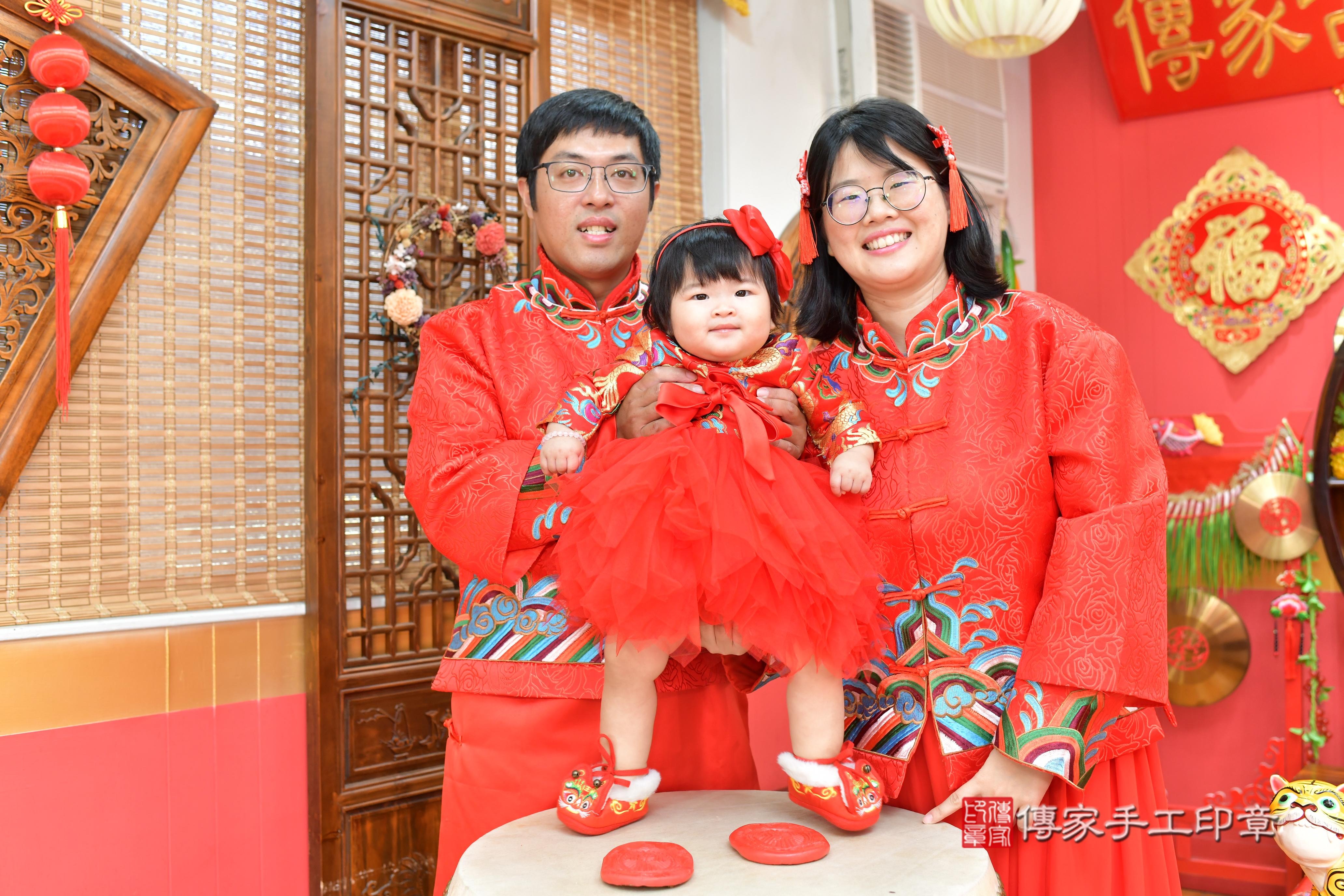傳家手工印章桃園店、抓周、度脺、美式風會場、傳家嬰兒古禮、吉祥話、抓周道具物品24種、拍照。抓周證書。寶寶抓周、滿周歲、生日快樂、祝福