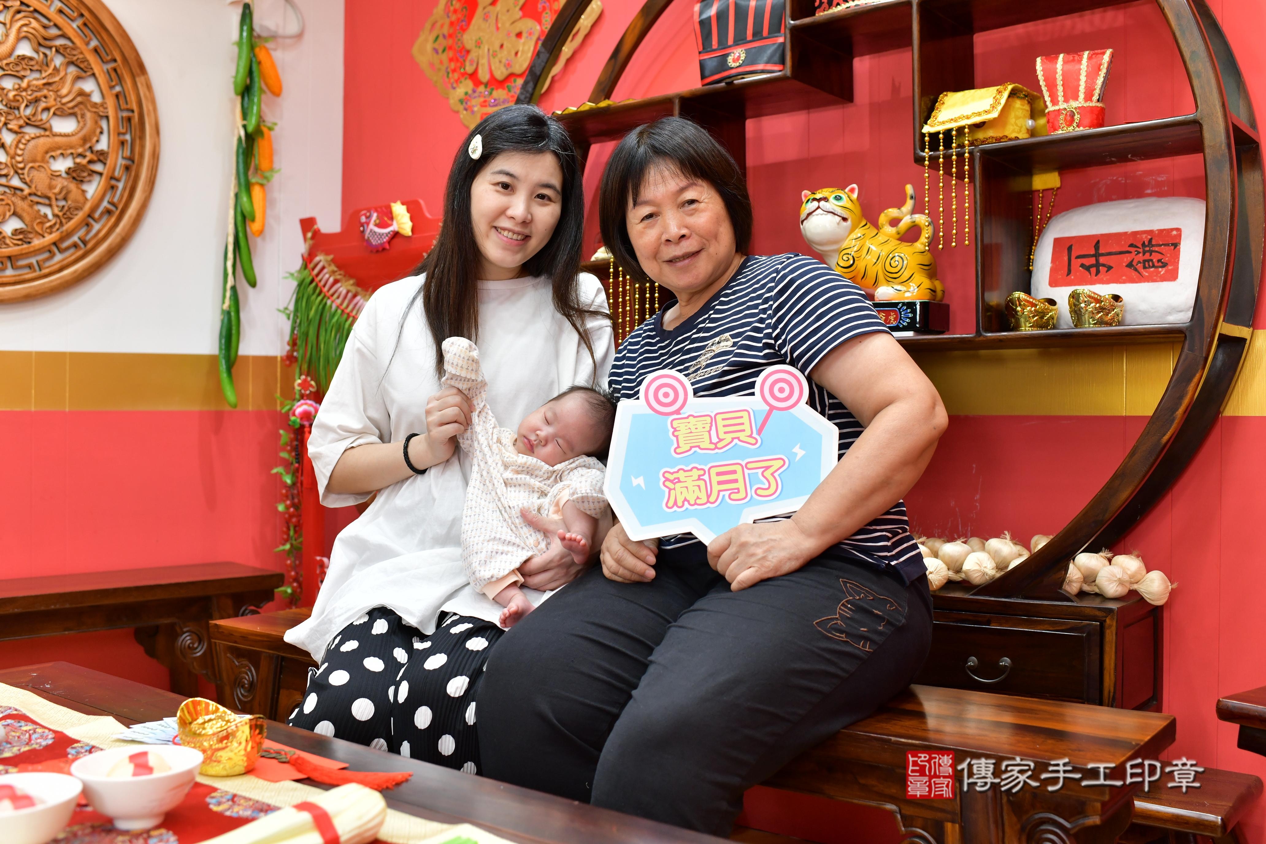 傳家手工印章桃園店、抓周、度脺、美式風會場、傳家嬰兒古禮、吉祥話、抓周道具物品24種、拍照。抓周證書。寶寶抓周、滿周歲、生日快樂、祝福