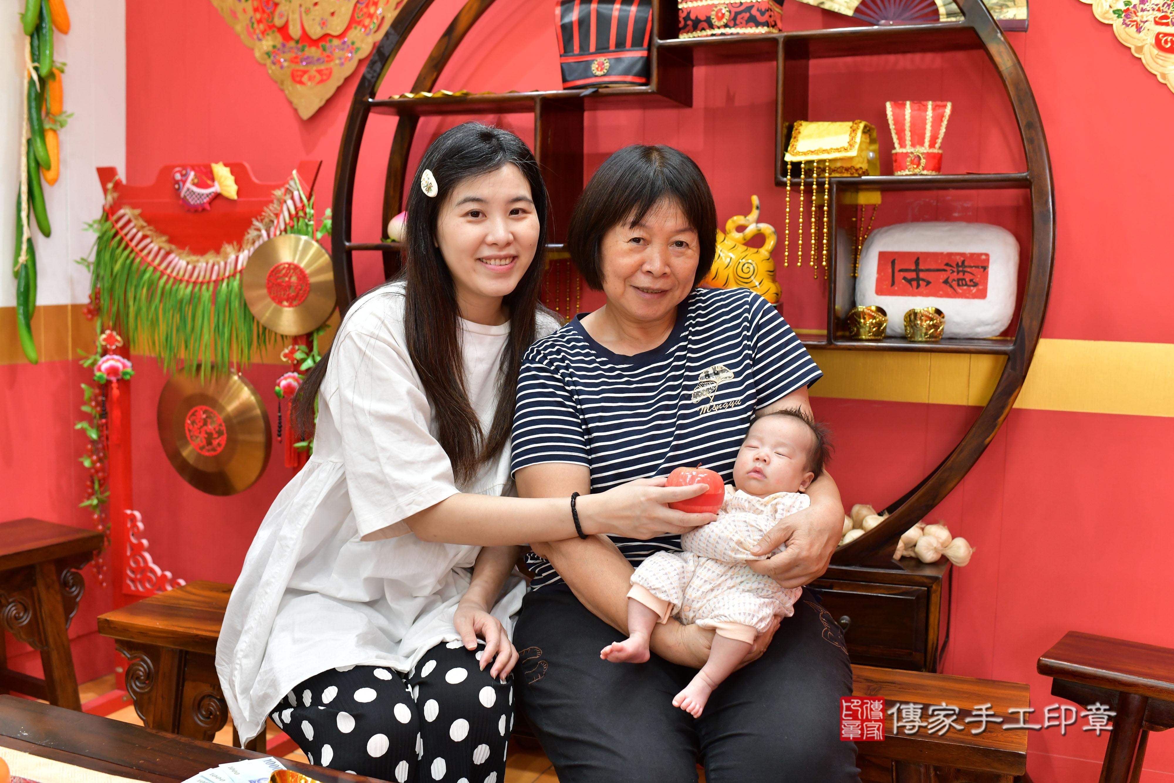 傳家手工印章桃園店、抓周、度脺、美式風會場、傳家嬰兒古禮、吉祥話、抓周道具物品24種、拍照。抓周證書。寶寶抓周、滿周歲、生日快樂、祝福
