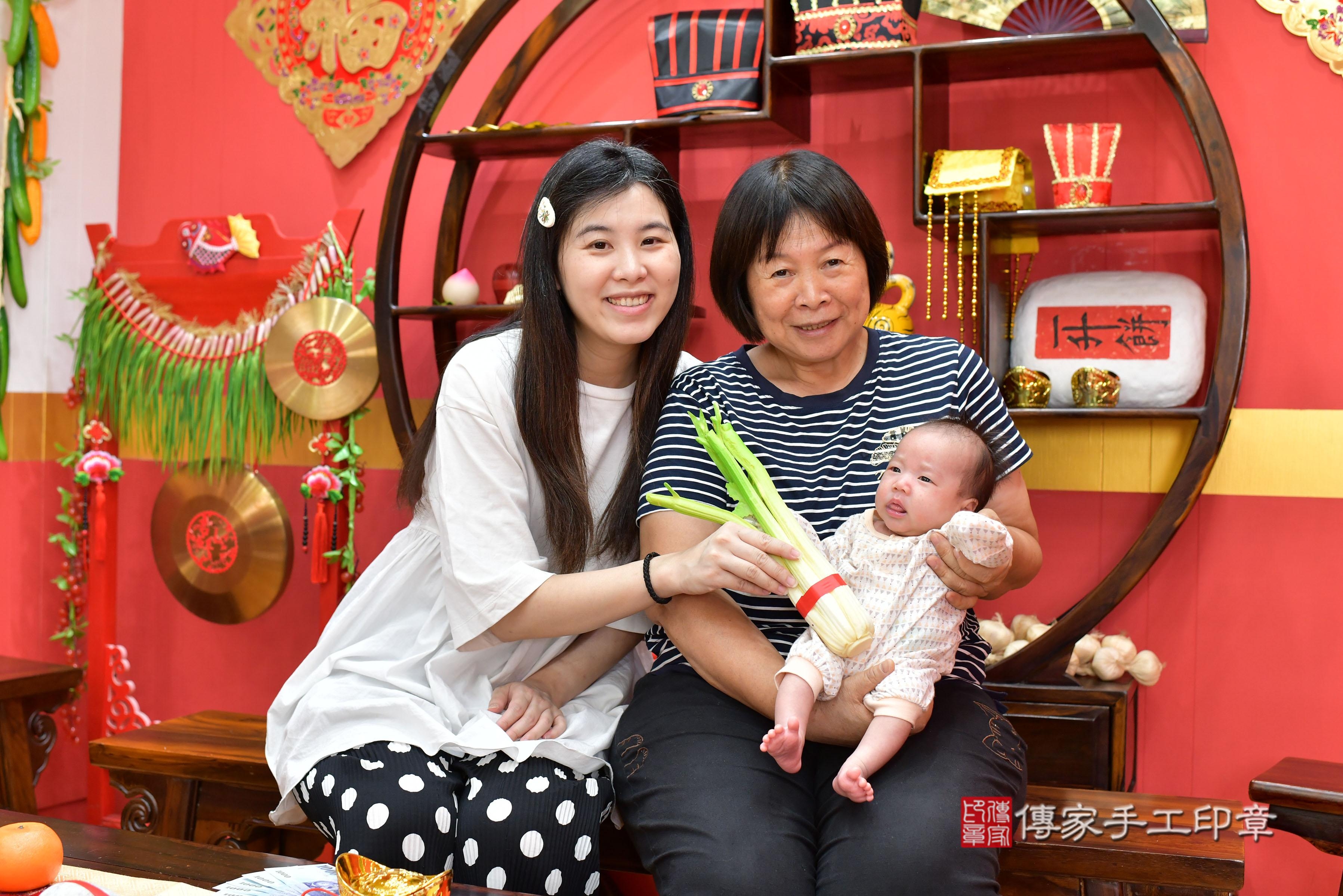 傳家手工印章桃園店、抓周、度脺、美式風會場、傳家嬰兒古禮、吉祥話、抓周道具物品24種、拍照。抓周證書。寶寶抓周、滿周歲、生日快樂、祝福