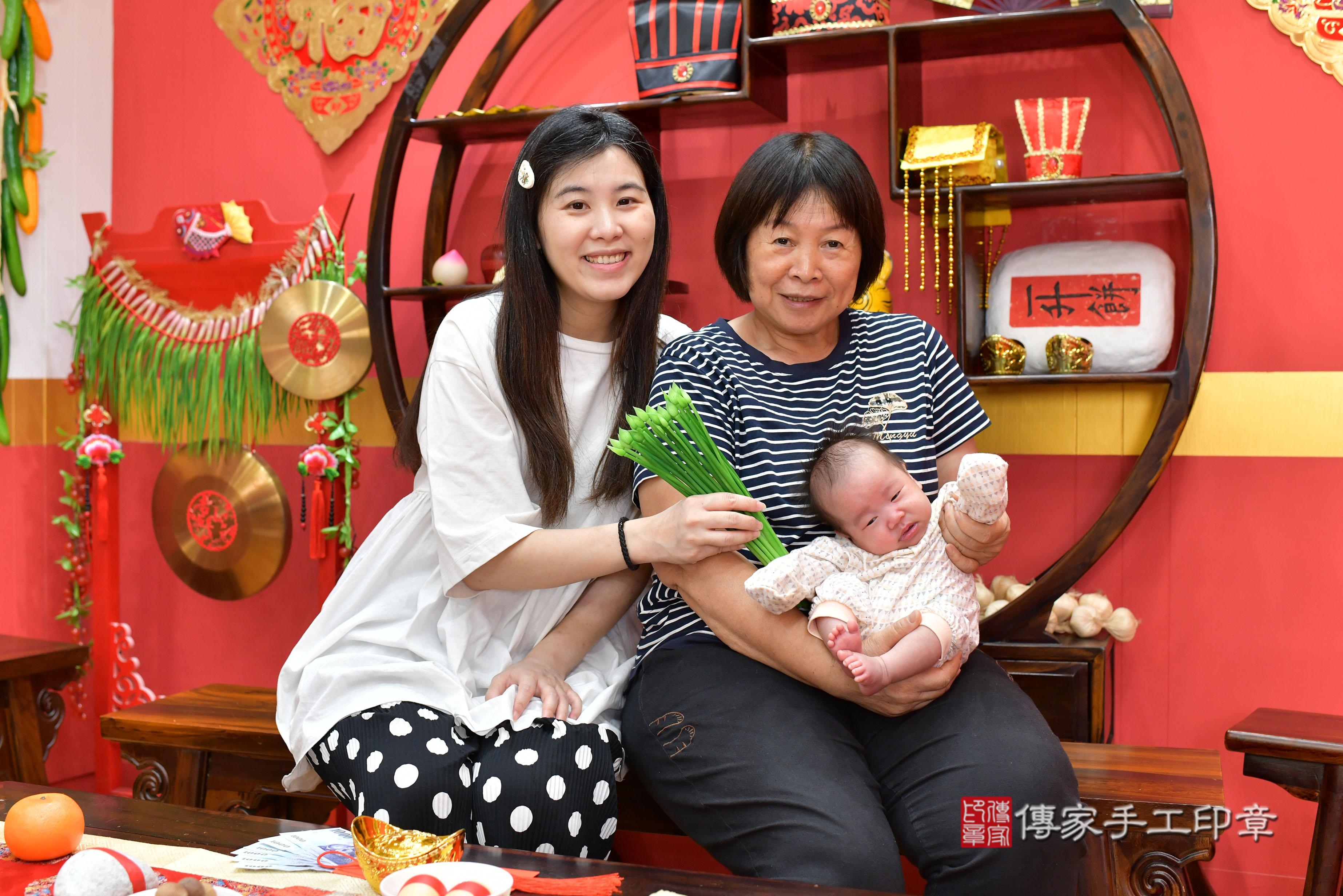 傳家手工印章桃園店、抓周、度脺、美式風會場、傳家嬰兒古禮、吉祥話、抓周道具物品24種、拍照。抓周證書。寶寶抓周、滿周歲、生日快樂、祝福