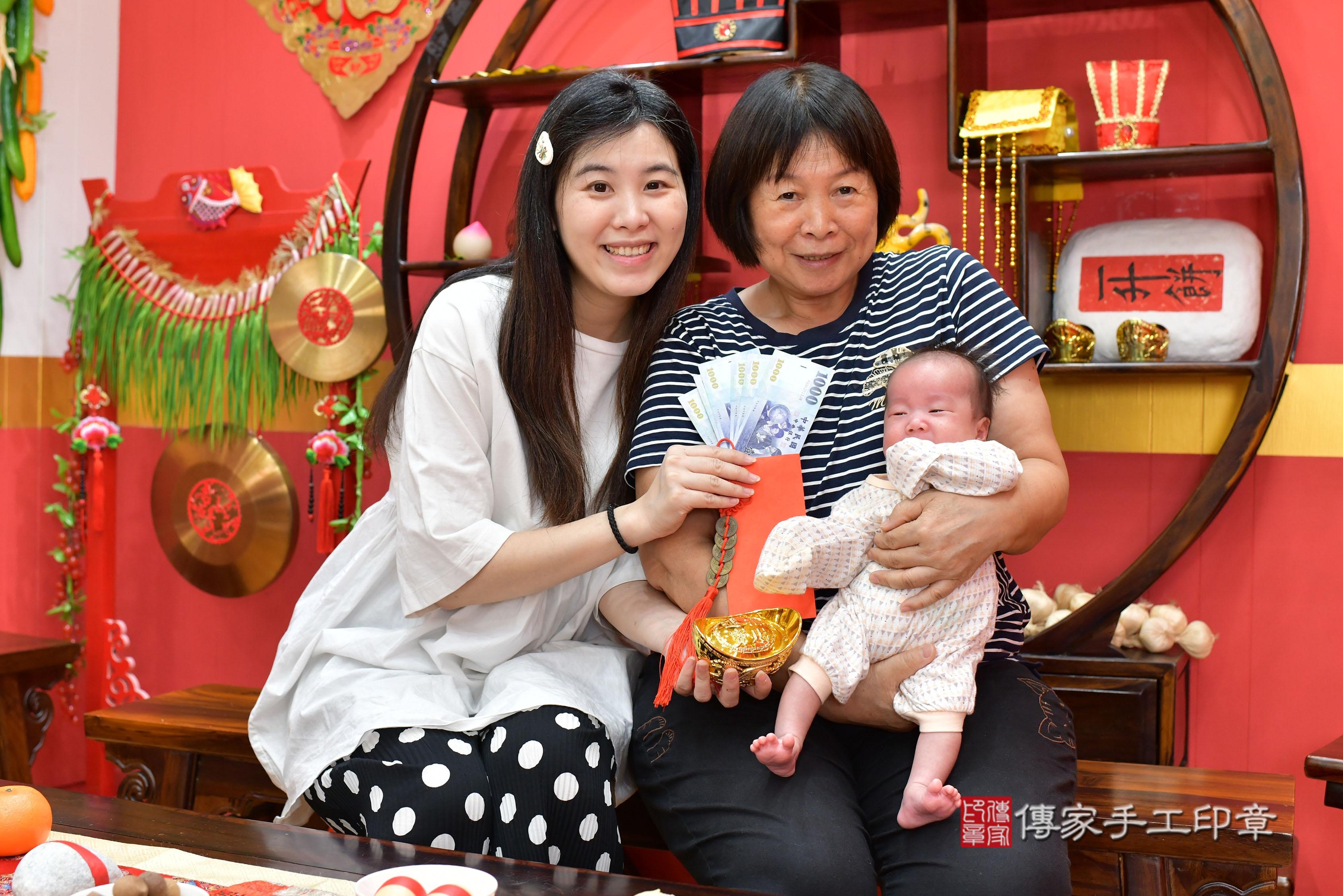 傳家手工印章桃園店、抓周、度脺、美式風會場、傳家嬰兒古禮、吉祥話、抓周道具物品24種、拍照。抓周證書。寶寶抓周、滿周歲、生日快樂、祝福
