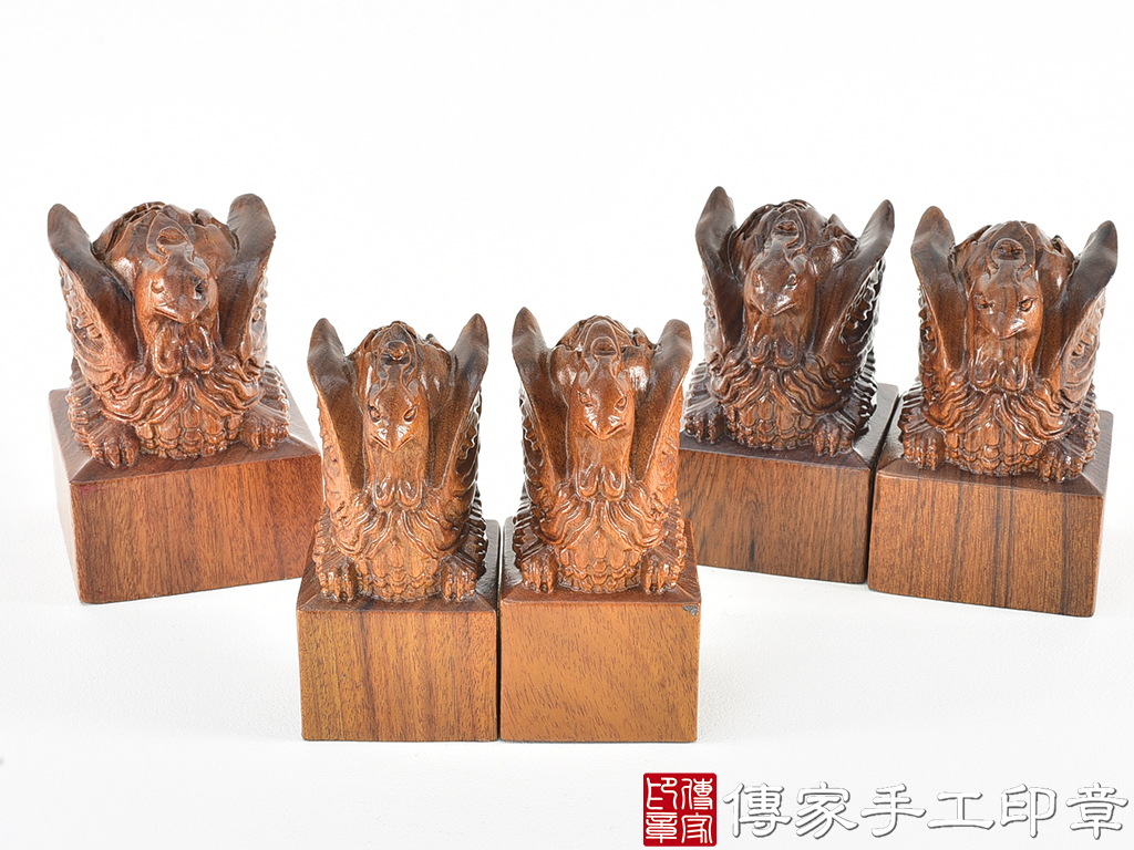 頂級紅紫檀木精雕鳳凰廟章：廟章、神明印章、大印章 (尺寸4.6x4.6x7.5公分)