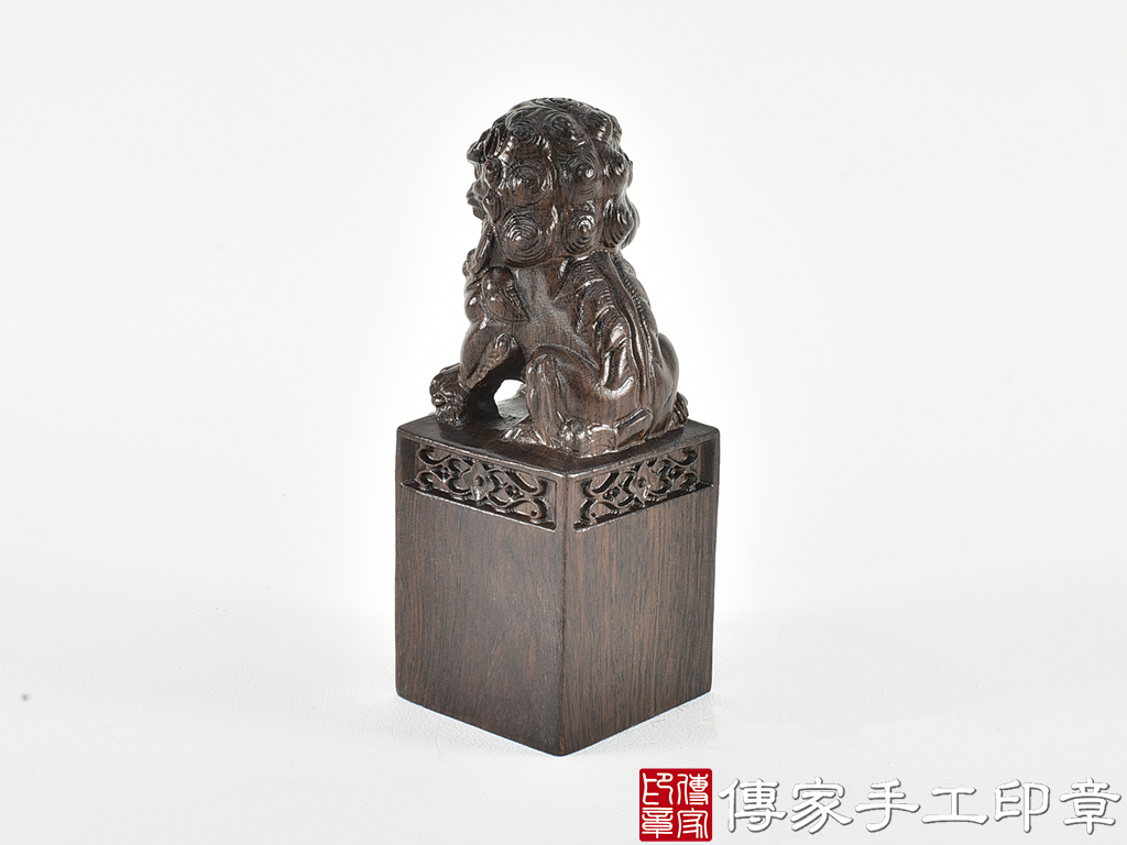 頂級黑檀木精雕祥獅廟章:廟章、神明印章、大印章 (尺寸4.5x4.5x12公分)