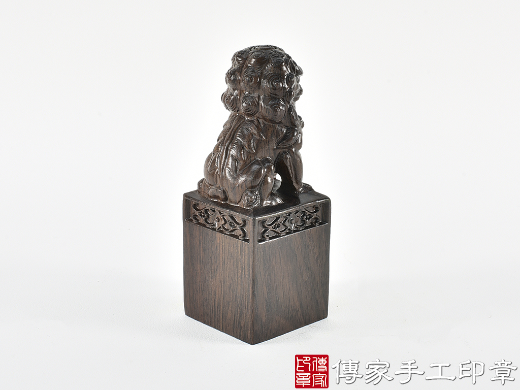 頂級黑檀木精雕祥獅廟章:廟章、神明印章、大印章 (尺寸4.5x4.5x12公分)