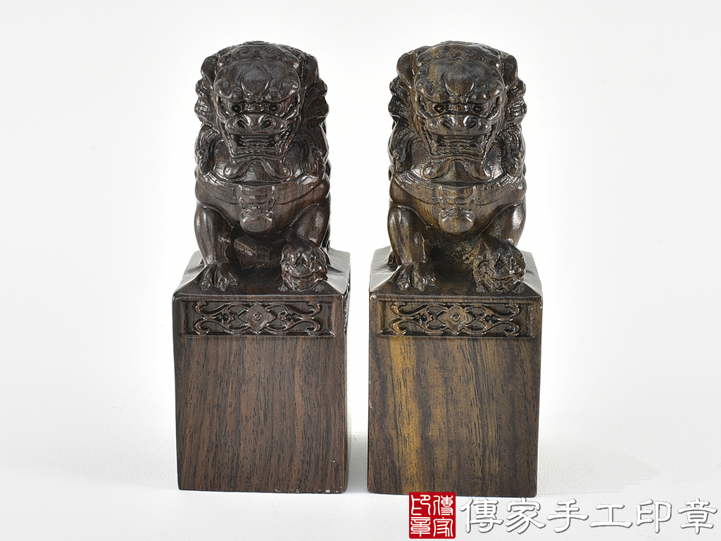 頂級黑檀木精雕祥獅廟章:廟章、神明印章、大印章 (尺寸4.5x4.5x12公分)