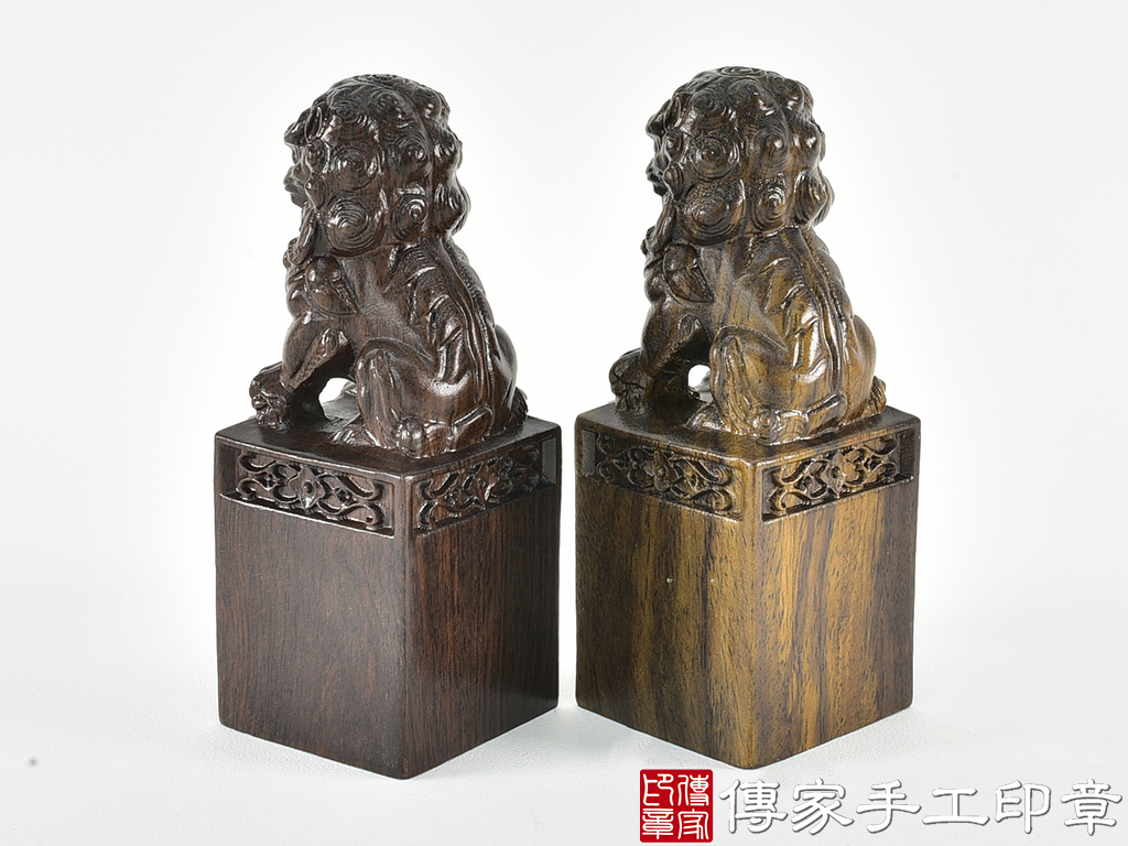 頂級黑檀木精雕祥獅廟章:廟章、神明印章、大印章 (尺寸4.5x4.5x12公分)