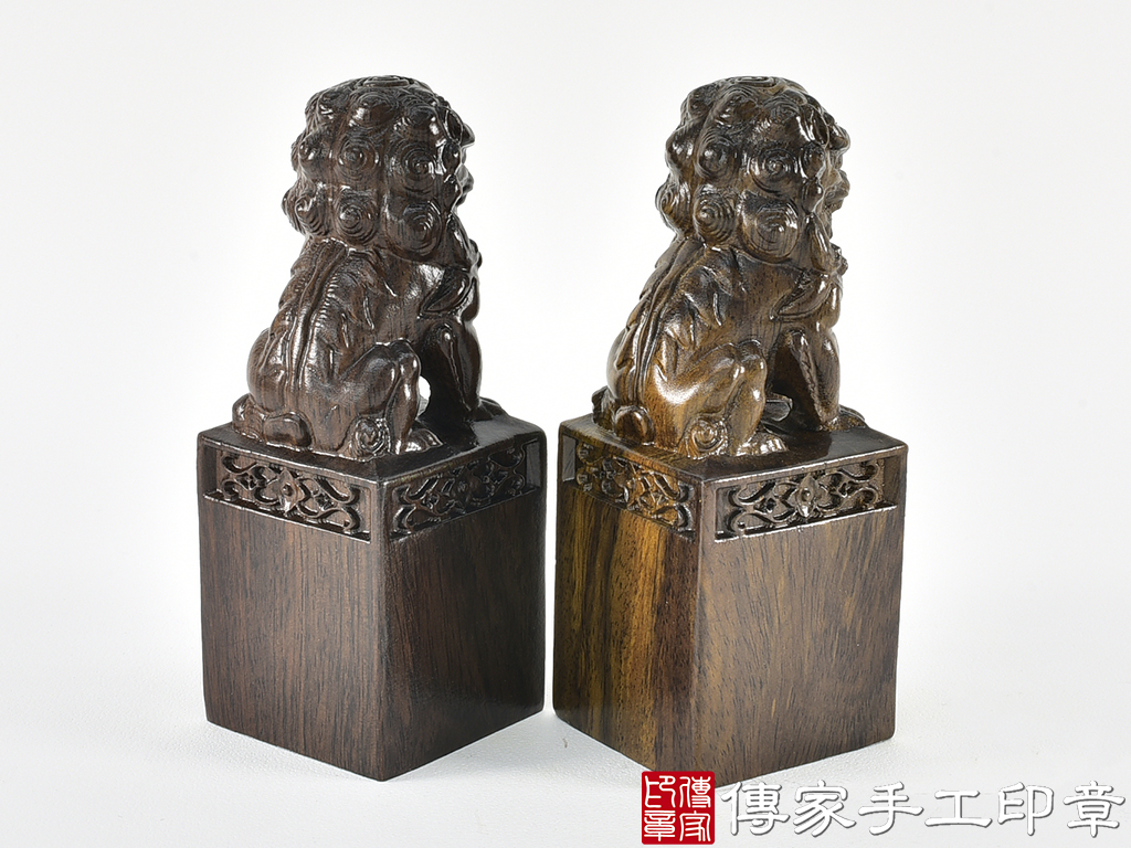 頂級黑檀木精雕祥獅廟章:廟章、神明印章、大印章 (尺寸4.5x4.5x12公分)