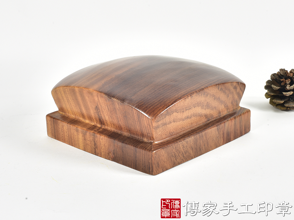 頂級紅紫檀木官帽造型廟章:廟章、神明印章、大印章 (尺寸12.9x12.9x6.3公分)