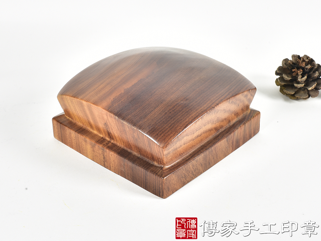 頂級紅紫檀木官帽造型廟章:廟章、神明印章、大印章 (尺寸12.9x12.9x6.3公分)