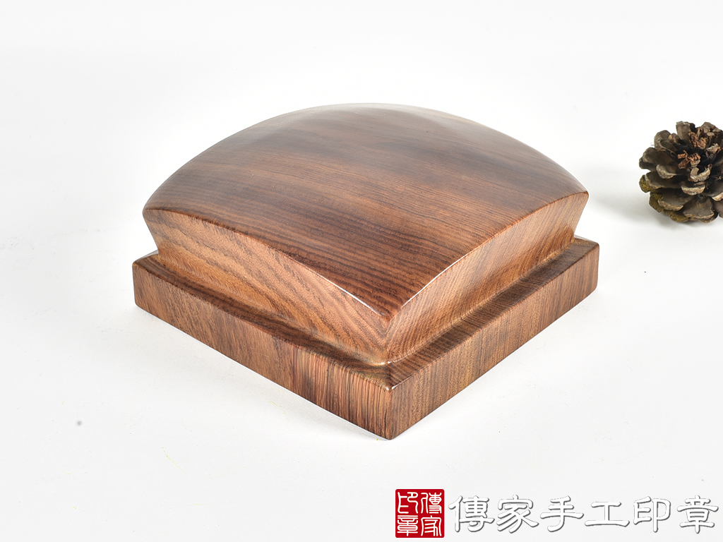 頂級紅紫檀木官帽造型廟章:廟章、神明印章、大印章 (尺寸12.9x12.9x6.3公分)