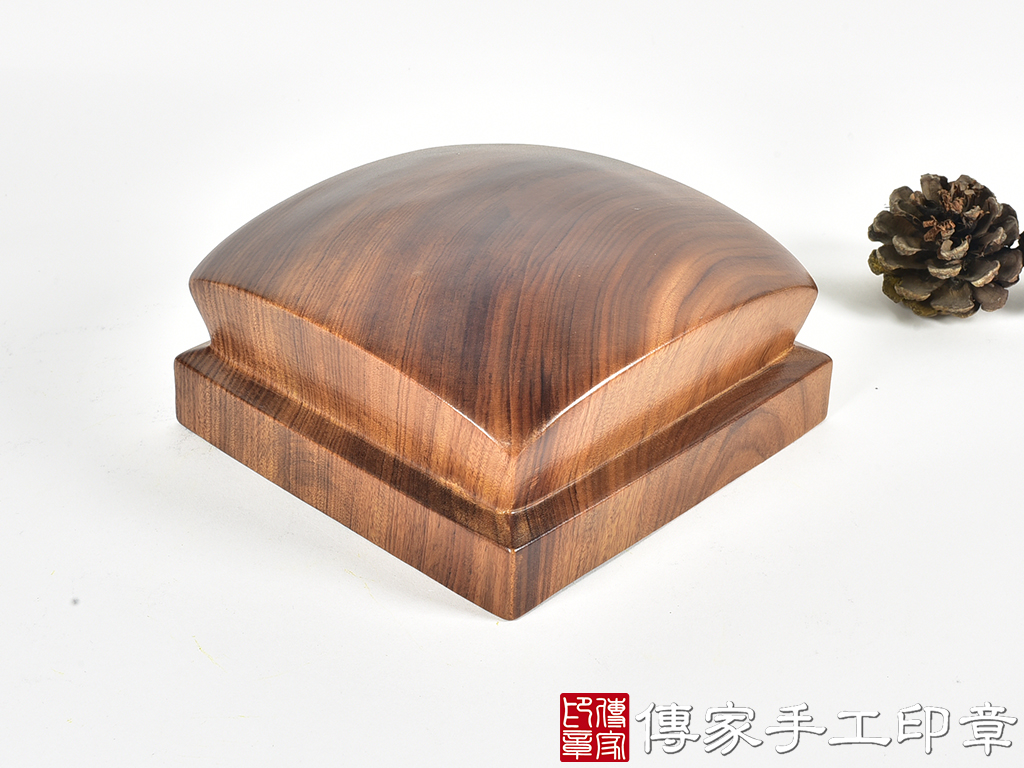 頂級紅紫檀木官帽造型廟章:廟章、神明印章、大印章 (尺寸12.9x12.9x6.3公分)