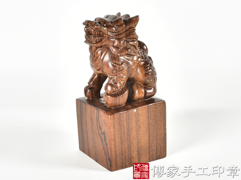 頂級紅紫檀木精雕麒麟廟章:廟章、神明印章、大印章 (尺寸5.5x5.5x12公分)