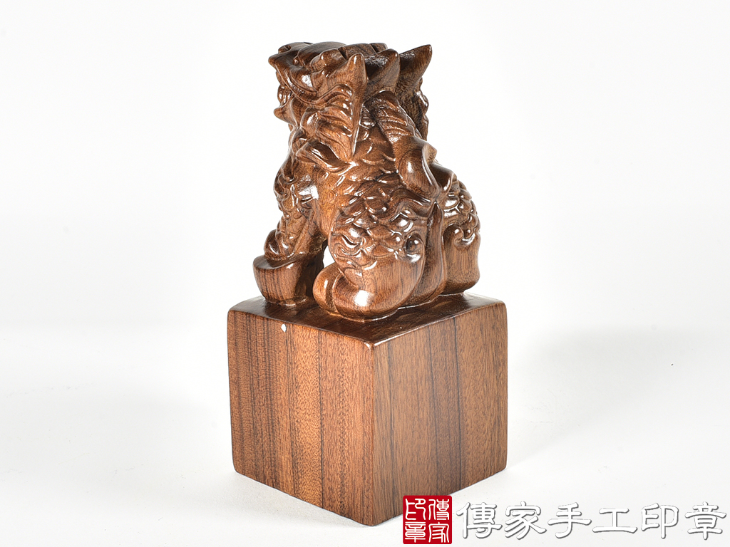 頂級紅紫檀木精雕麒麟廟章:廟章、神明印章、大印章 (尺寸5.5x5.5x12公分)