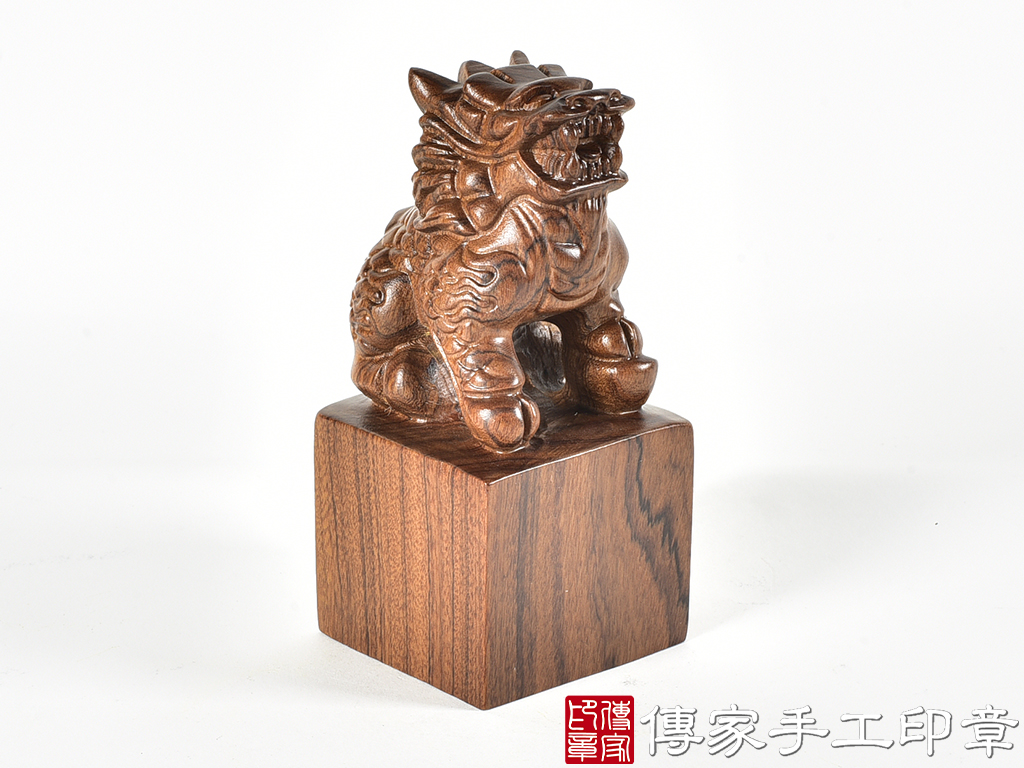 頂級紅紫檀木精雕麒麟廟章:廟章、神明印章、大印章 (尺寸5.5x5.5x12公分)