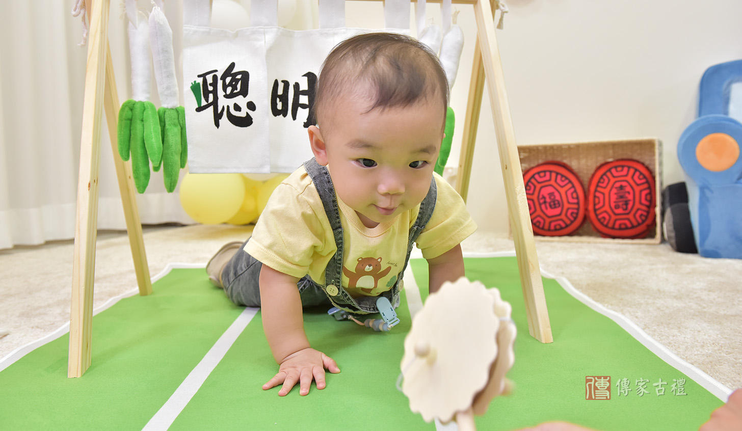 廖寶寶，參加傳家美式抓周，過聰明門儀式拍照img-3.jpg