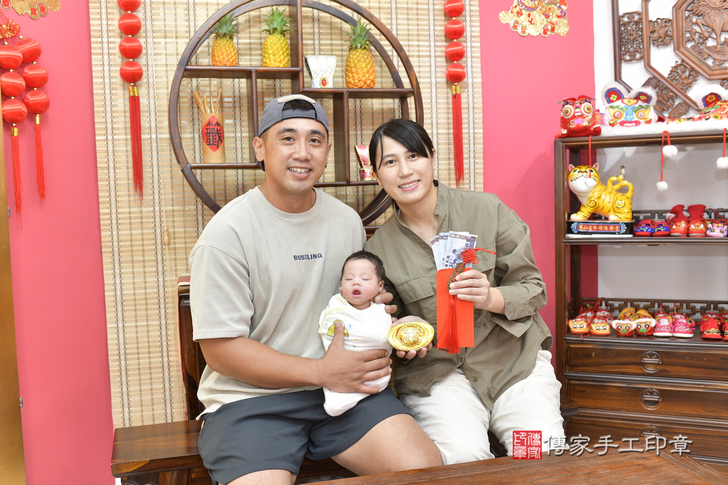 玥玥寶寶(新竹市香山區嬰兒寶寶滿月剃頭理髮、嬰兒剃胎毛儀式吉祥話)。中國風會場，爸媽寶貝穿「日中韓」古裝禮服。專業拍照、證書。★購買「臍帶章、肚臍章、胎毛筆刷印章」贈送：剃頭、收涎、抓周，三選一。2025.9.22，照片10