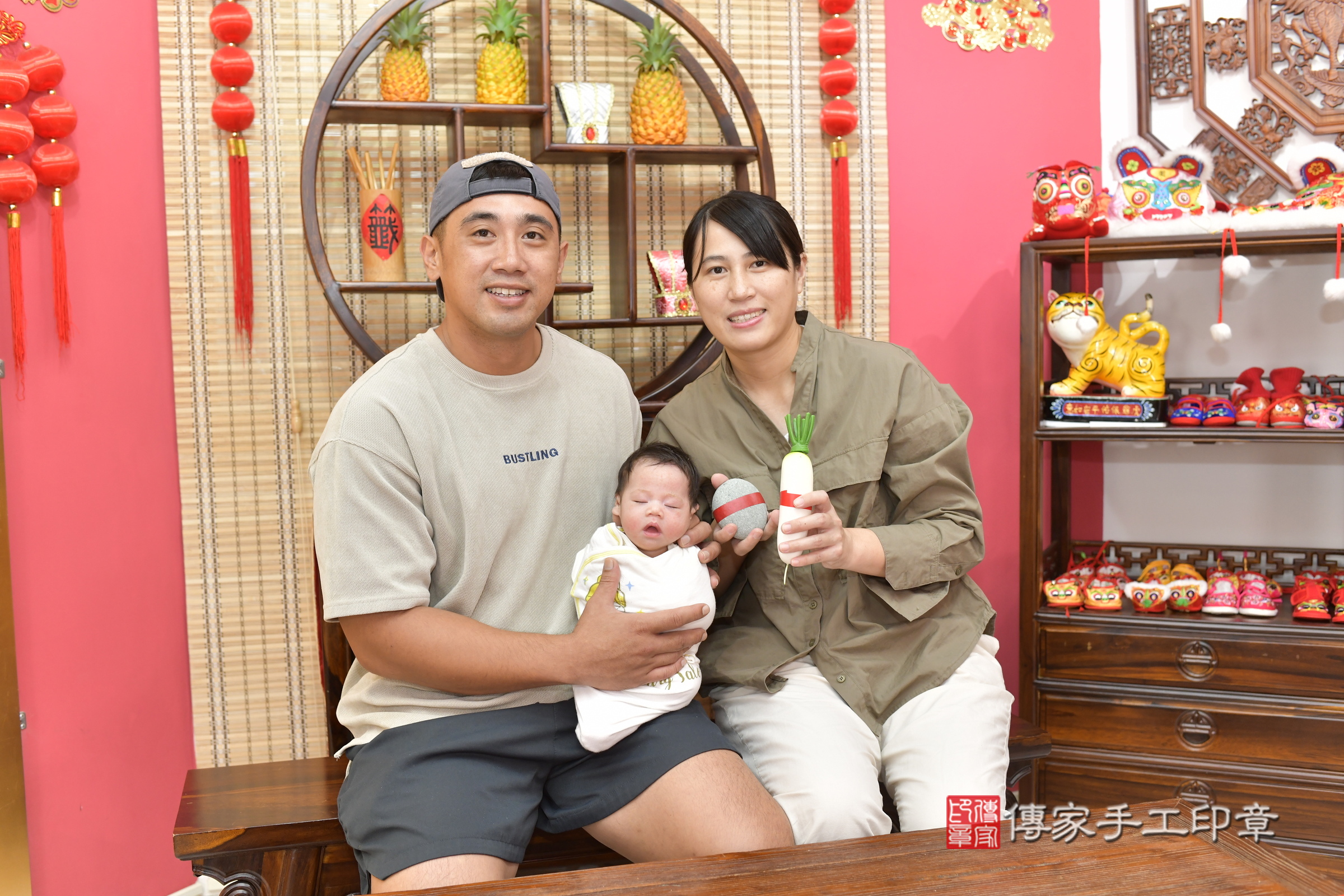 玥玥寶寶(新竹市香山區嬰兒寶寶滿月剃頭理髮、嬰兒剃胎毛儀式吉祥話)。中國風會場，爸媽寶貝穿「日中韓」古裝禮服。專業拍照、證書。★購買「臍帶章、肚臍章、胎毛筆刷印章」贈送：剃頭、收涎、抓周，三選一。2025.9.22，照片5