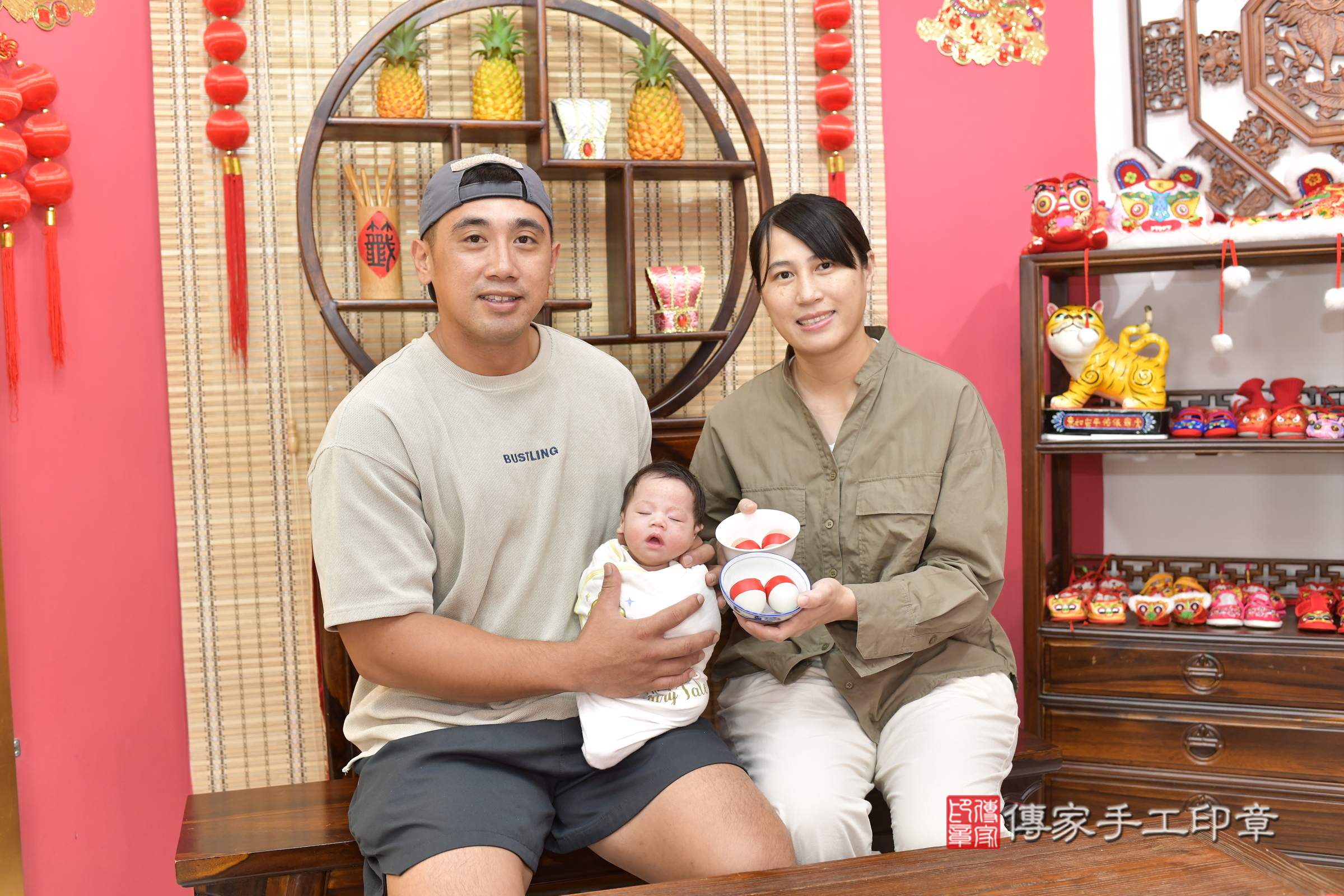 玥玥寶寶(新竹市香山區嬰兒寶寶滿月剃頭理髮、嬰兒剃胎毛儀式吉祥話)。中國風會場，爸媽寶貝穿「日中韓」古裝禮服。專業拍照、證書。★購買「臍帶章、肚臍章、胎毛筆刷印章」贈送：剃頭、收涎、抓周，三選一。2025.9.22，照片6