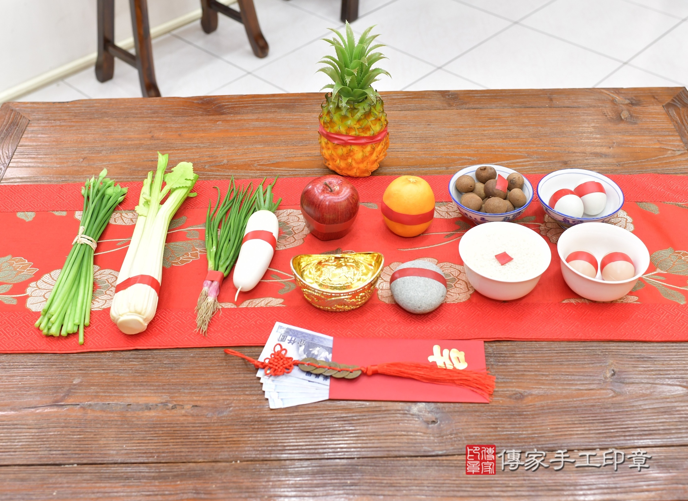 晴晴寶寶(新竹市香山區嬰兒寶寶滿月剃頭理髮、嬰兒剃胎毛儀式吉祥話)。中國風會場，爸媽寶貝穿「日中韓」古裝禮服。專業拍照、證書。★購買「臍帶章、肚臍章、胎毛筆刷印章」贈送：剃頭、收涎、抓周，三選一。2025.9.22，照片3