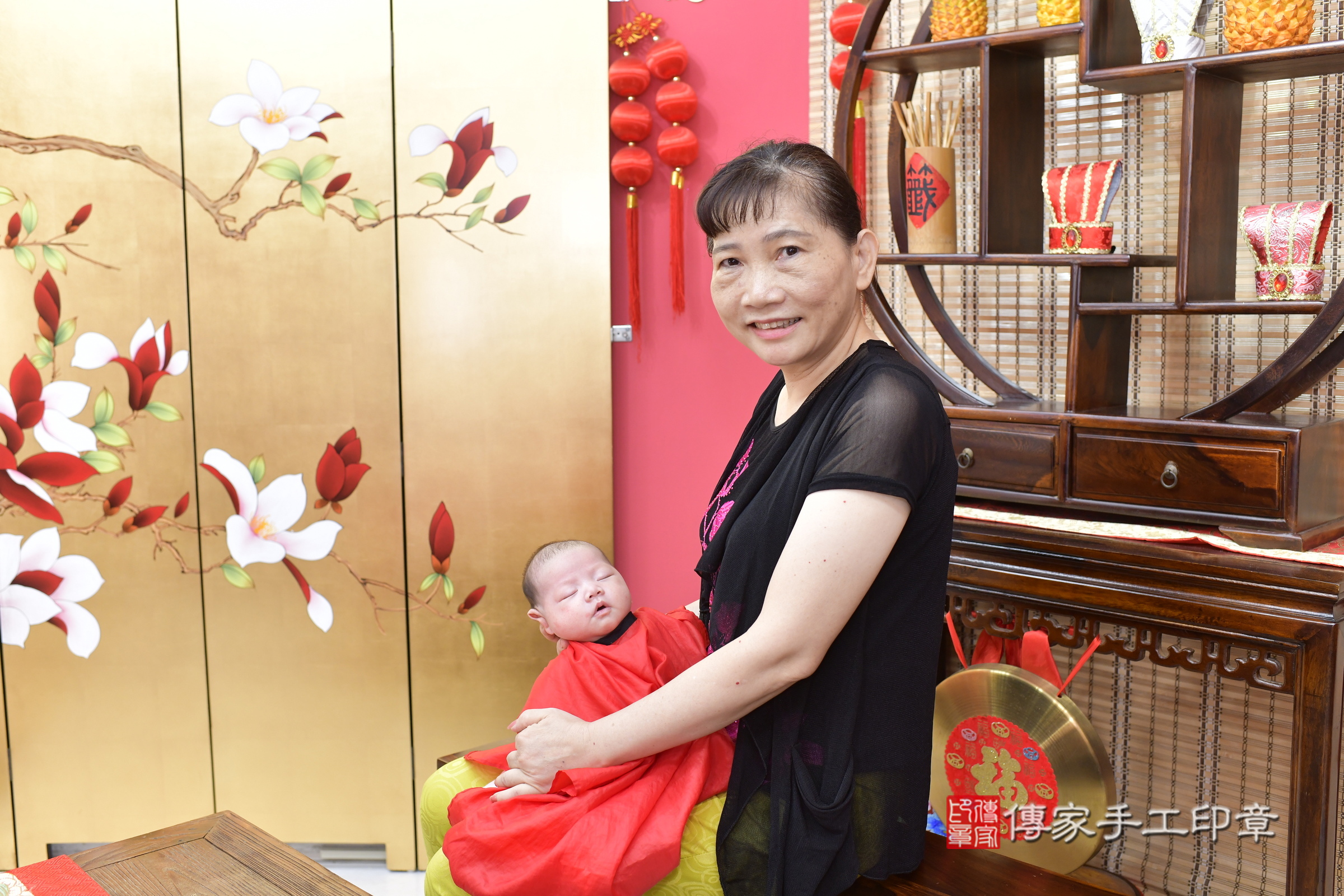 晴晴寶寶(新竹市香山區嬰兒寶寶滿月剃頭理髮、嬰兒剃胎毛儀式吉祥話)。中國風會場，爸媽寶貝穿「日中韓」古裝禮服。專業拍照、證書。★購買「臍帶章、肚臍章、胎毛筆刷印章」贈送：剃頭、收涎、抓周，三選一。2025.9.22，照片12