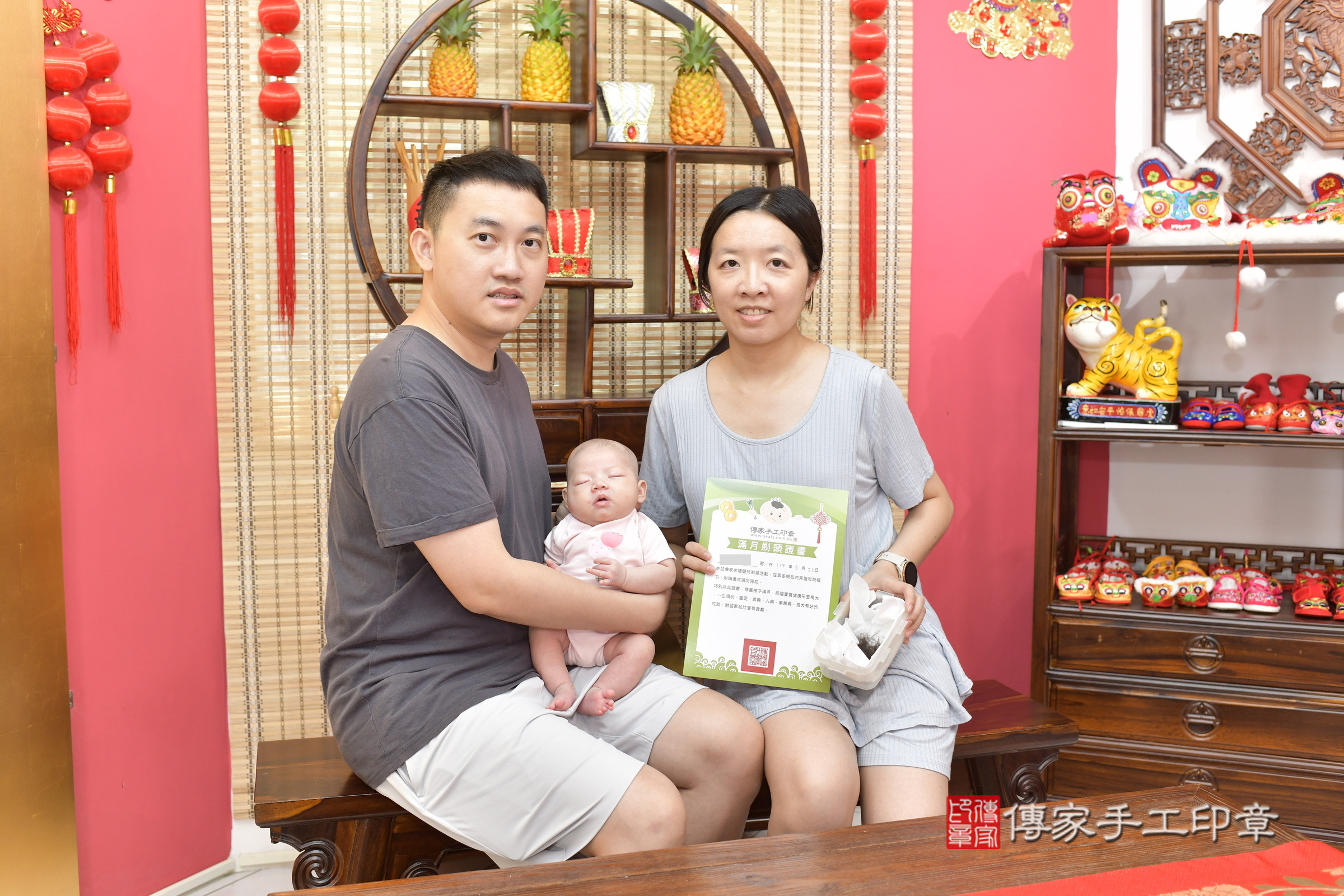 晴晴寶寶(新竹市香山區嬰兒寶寶滿月剃頭理髮、嬰兒剃胎毛儀式吉祥話)。中國風會場，爸媽寶貝穿「日中韓」古裝禮服。專業拍照、證書。★購買「臍帶章、肚臍章、胎毛筆刷印章」贈送：剃頭、收涎、抓周，三選一。2025.9.22，照片15