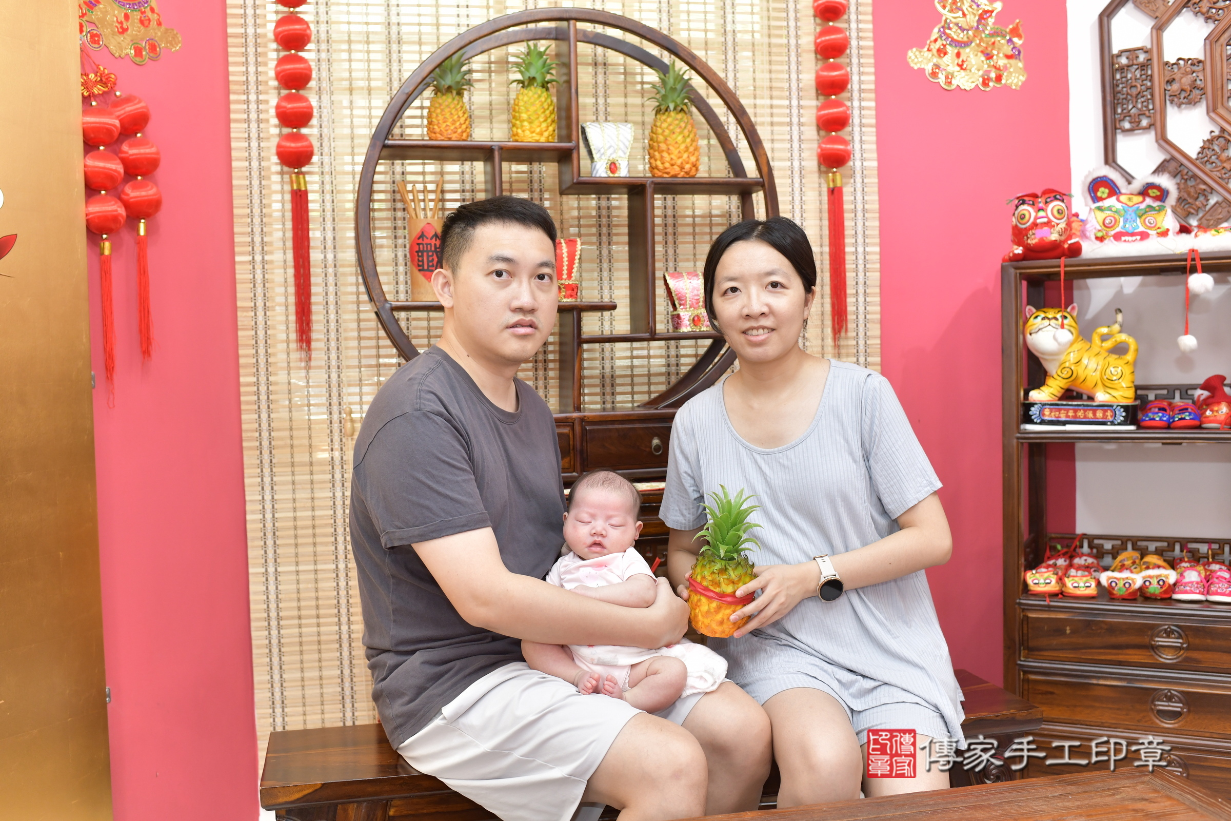 晴晴寶寶(新竹市香山區嬰兒寶寶滿月剃頭理髮、嬰兒剃胎毛儀式吉祥話)。中國風會場，爸媽寶貝穿「日中韓」古裝禮服。專業拍照、證書。★購買「臍帶章、肚臍章、胎毛筆刷印章」贈送：剃頭、收涎、抓周，三選一。2025.9.22，照片8