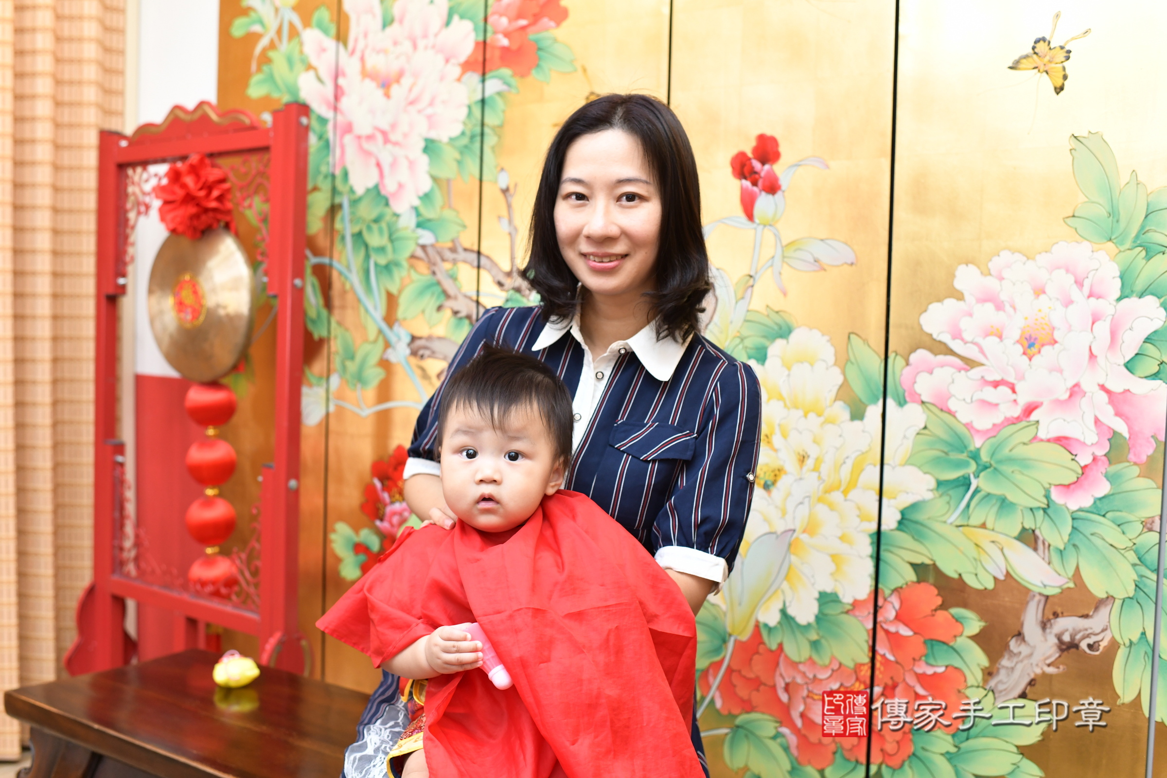 小翼寶寶(台北市大同區嬰兒寶寶滿月剃頭理髮、嬰兒剃胎毛儀式吉祥話)。中國風會場，爸媽寶貝穿「日中韓」古裝禮服。專業拍照、證書。★購買「臍帶章、肚臍章、胎毛筆刷印章」贈送：剃頭、收涎、抓周，三選一。2025.8.30，照片17