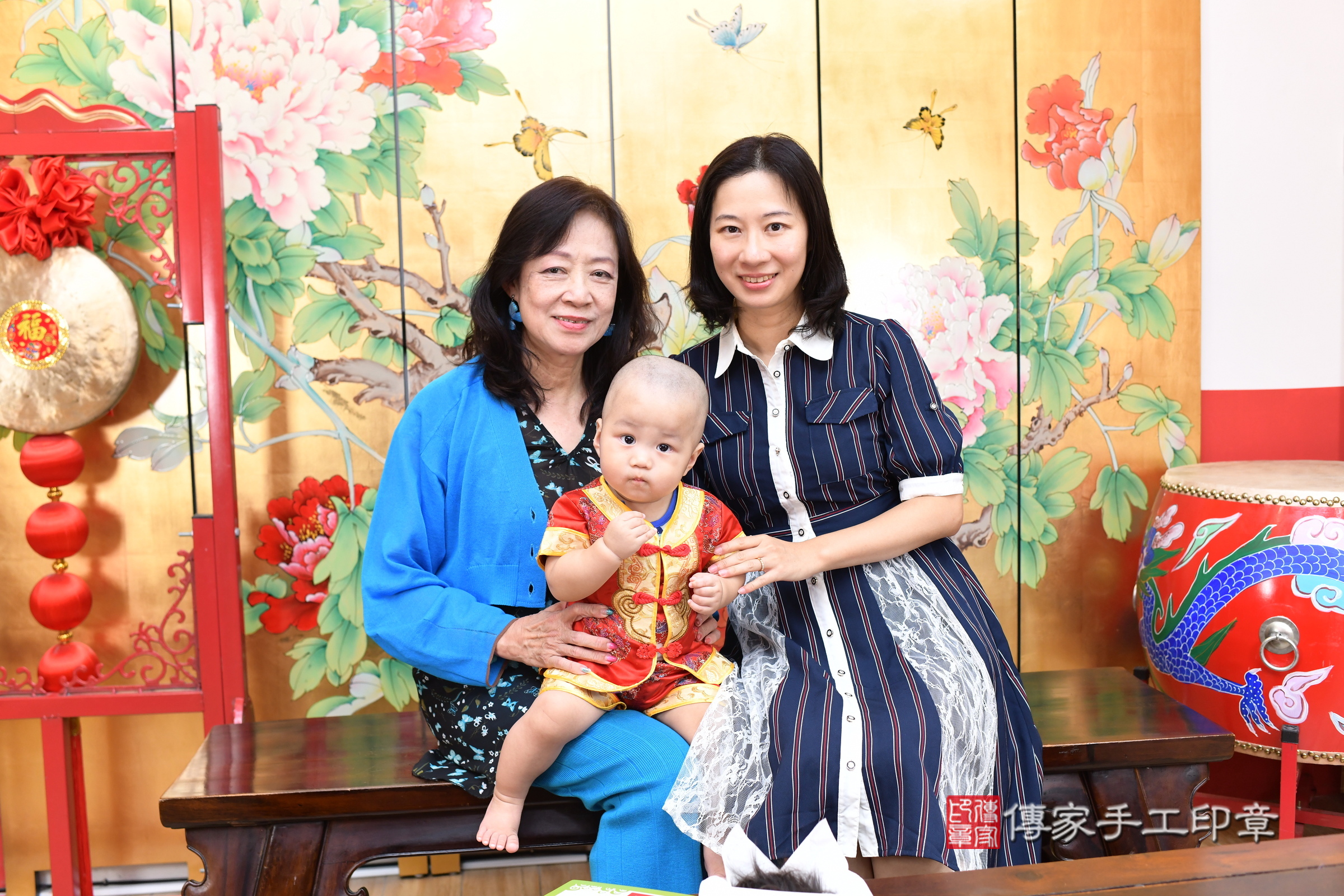 小翼寶寶(台北市大同區嬰兒寶寶滿月剃頭理髮、嬰兒剃胎毛儀式吉祥話)。中國風會場，爸媽寶貝穿「日中韓」古裝禮服。專業拍照、證書。★購買「臍帶章、肚臍章、胎毛筆刷印章」贈送：剃頭、收涎、抓周，三選一。2025.8.30，照片19