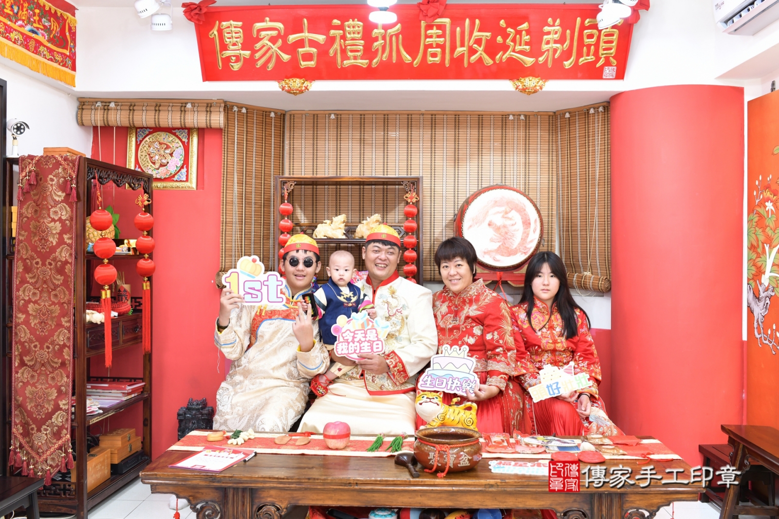 美式抓周駿駿寶貝幸福成長的第一步，美式抓週儀式精采回顧。高雄市駿駿寶貝抓周推薦：傳家高雄店美式風格抓周。2025.10.3，照片9