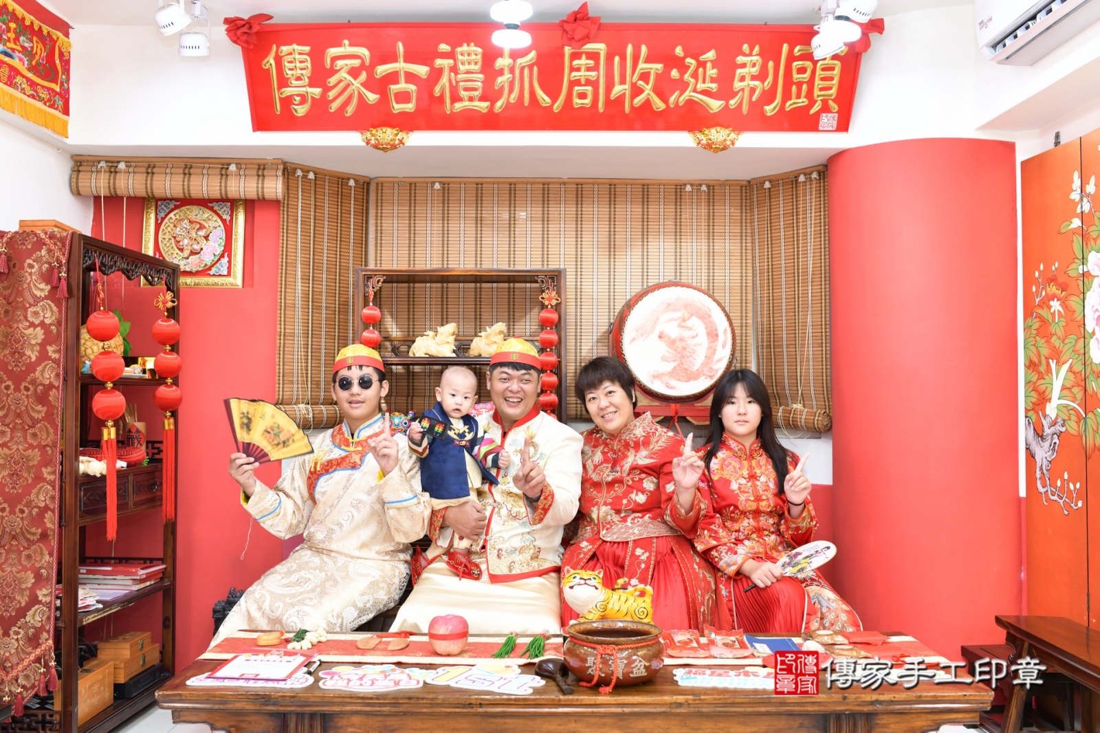 美式抓周駿駿寶貝幸福成長的第一步，美式抓週儀式精采回顧。高雄市駿駿寶貝抓周推薦：傳家高雄店美式風格抓周。2025.10.3，照片11