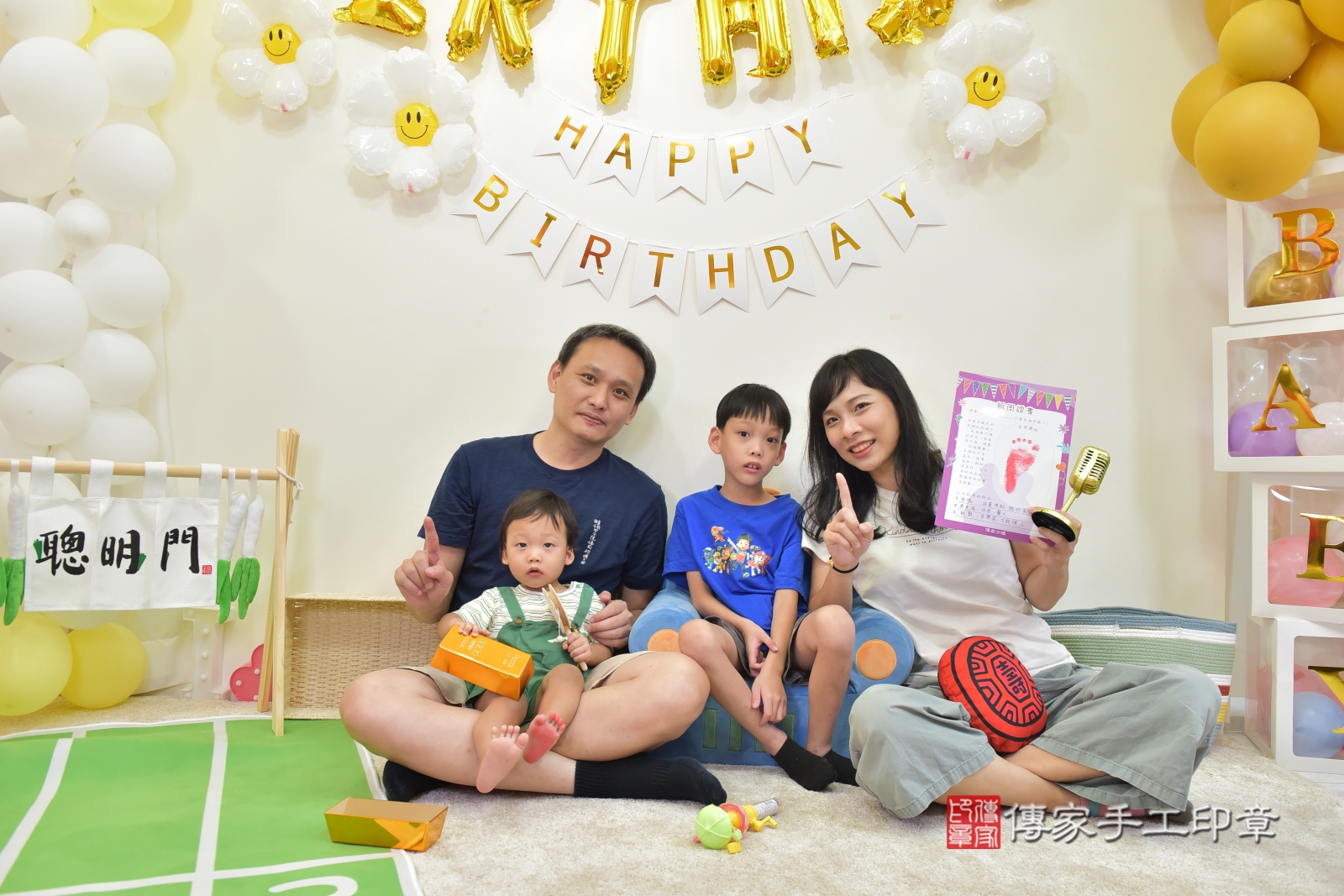 來場美式抓周為寶寶第一次生日舉行一場盛大的派對。台南市霈霈寶貝抓周推薦：傳家台南店美式風格抓周。2025.10.3，照片5