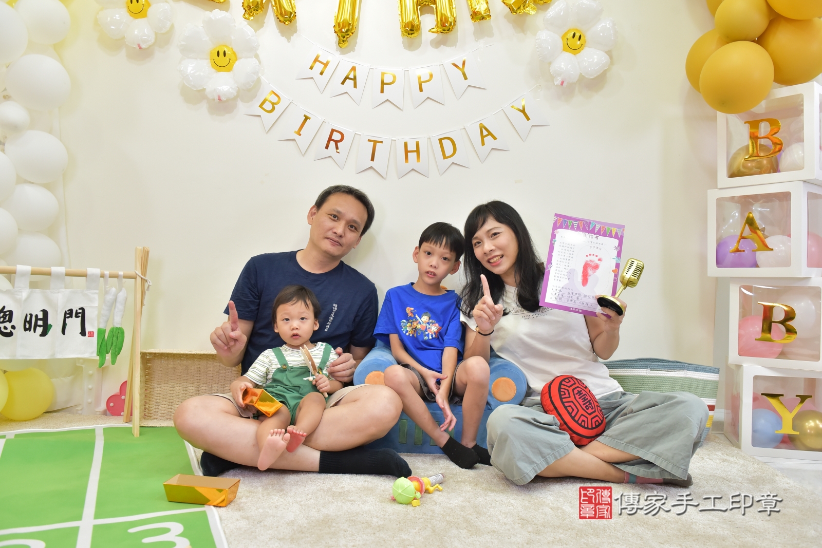 來場美式抓周為寶寶第一次生日舉行一場盛大的派對。台南市霈霈寶貝抓周推薦：傳家台南店美式風格抓周。2025.10.3，照片4