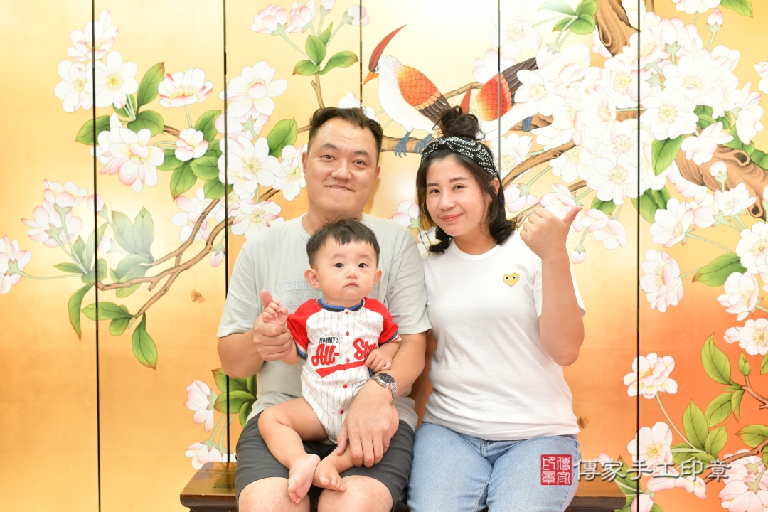 抓周，寶寶成長的第一個里程碑。台中市濬寶貝抓周推薦：傳家台中店抓周度脺美式風格會場。2025.10.08，照片2