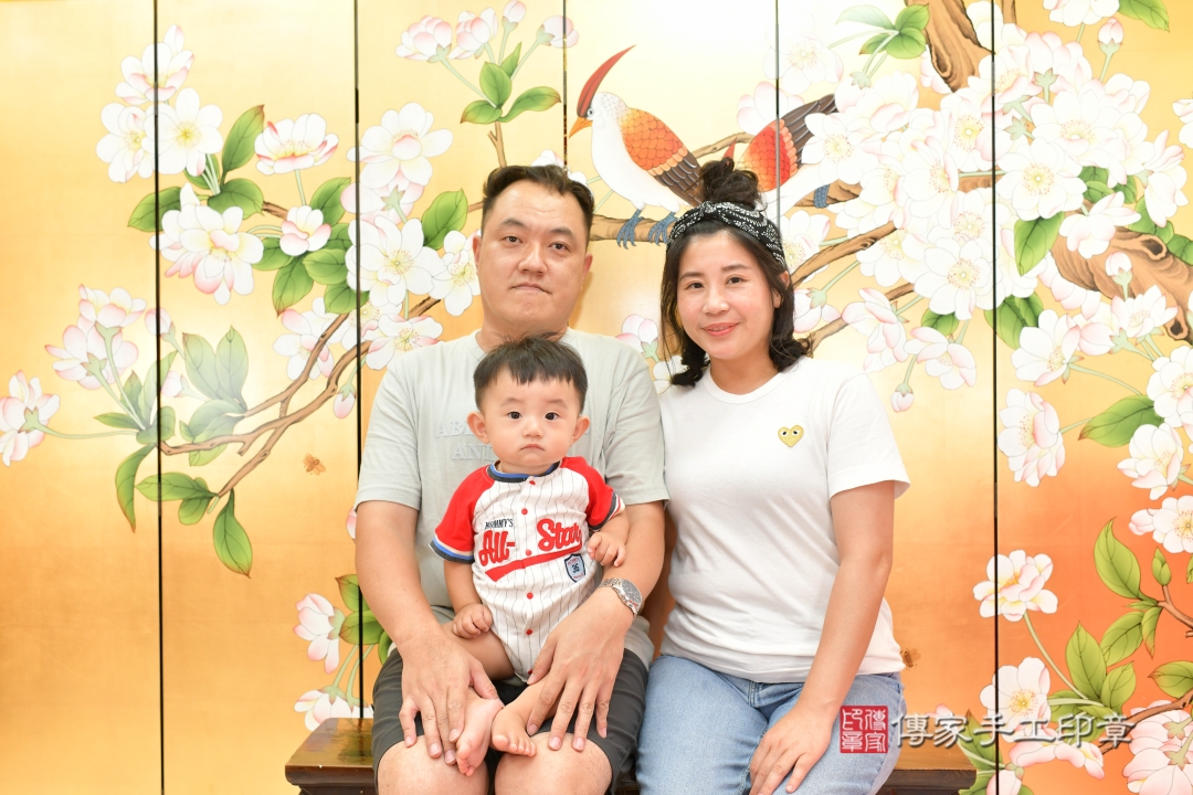 抓周，寶寶成長的第一個里程碑。台中市濬寶貝抓周推薦：傳家台中店抓周度脺美式風格會場。2025.10.08，照片1
