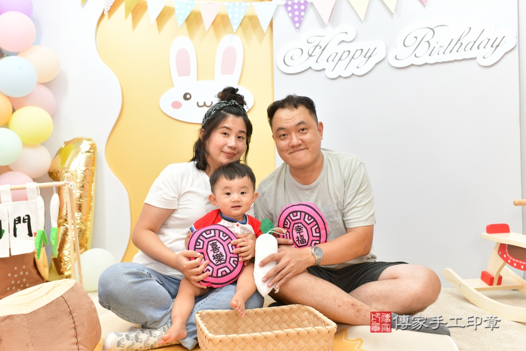 抓周，寶寶成長的第一個里程碑。台中市濬寶貝抓周推薦：傳家台中店抓周度脺美式風格會場。2025.10.08，照片11